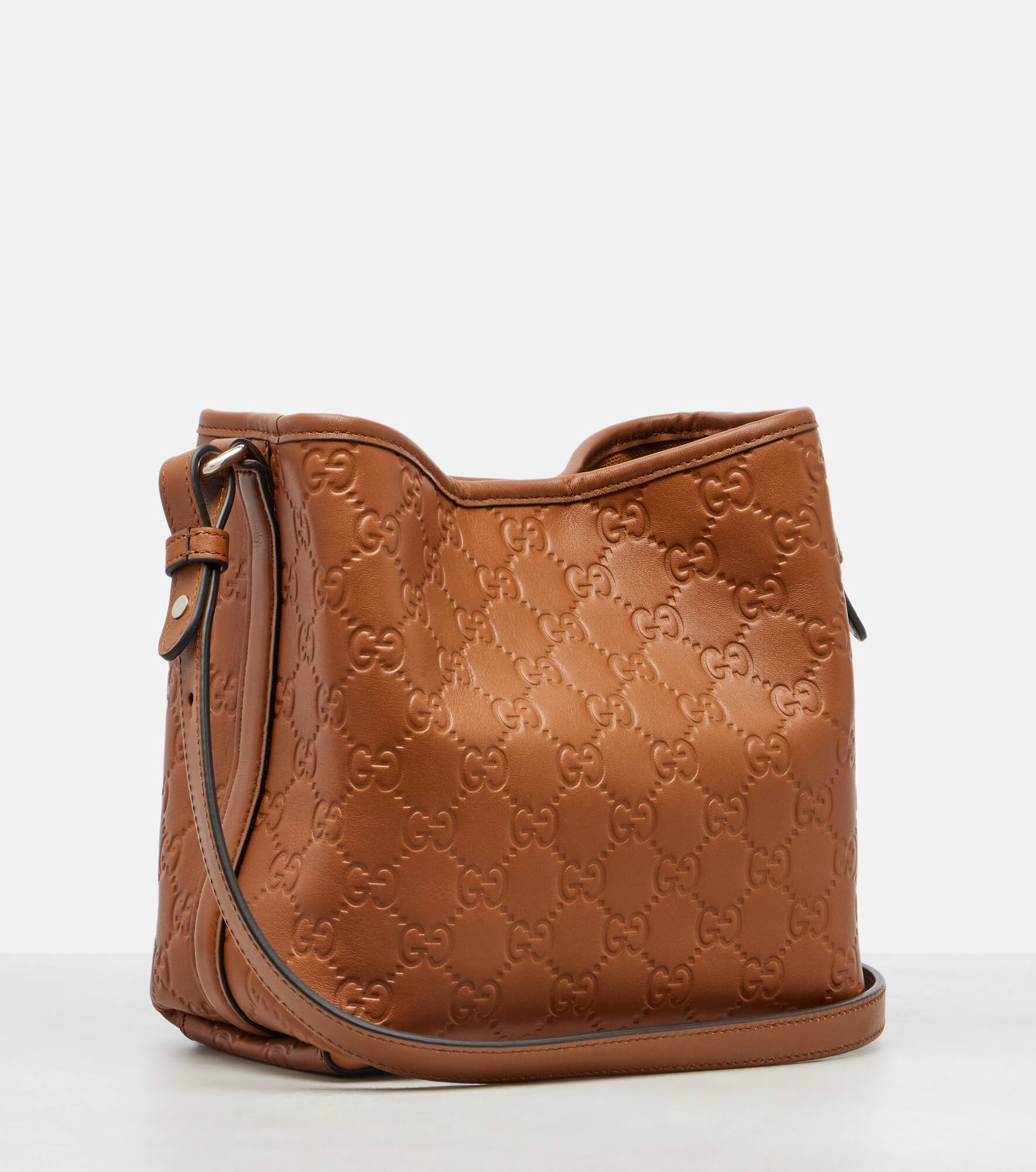 GG Emblem Small leather bucket bag - 4