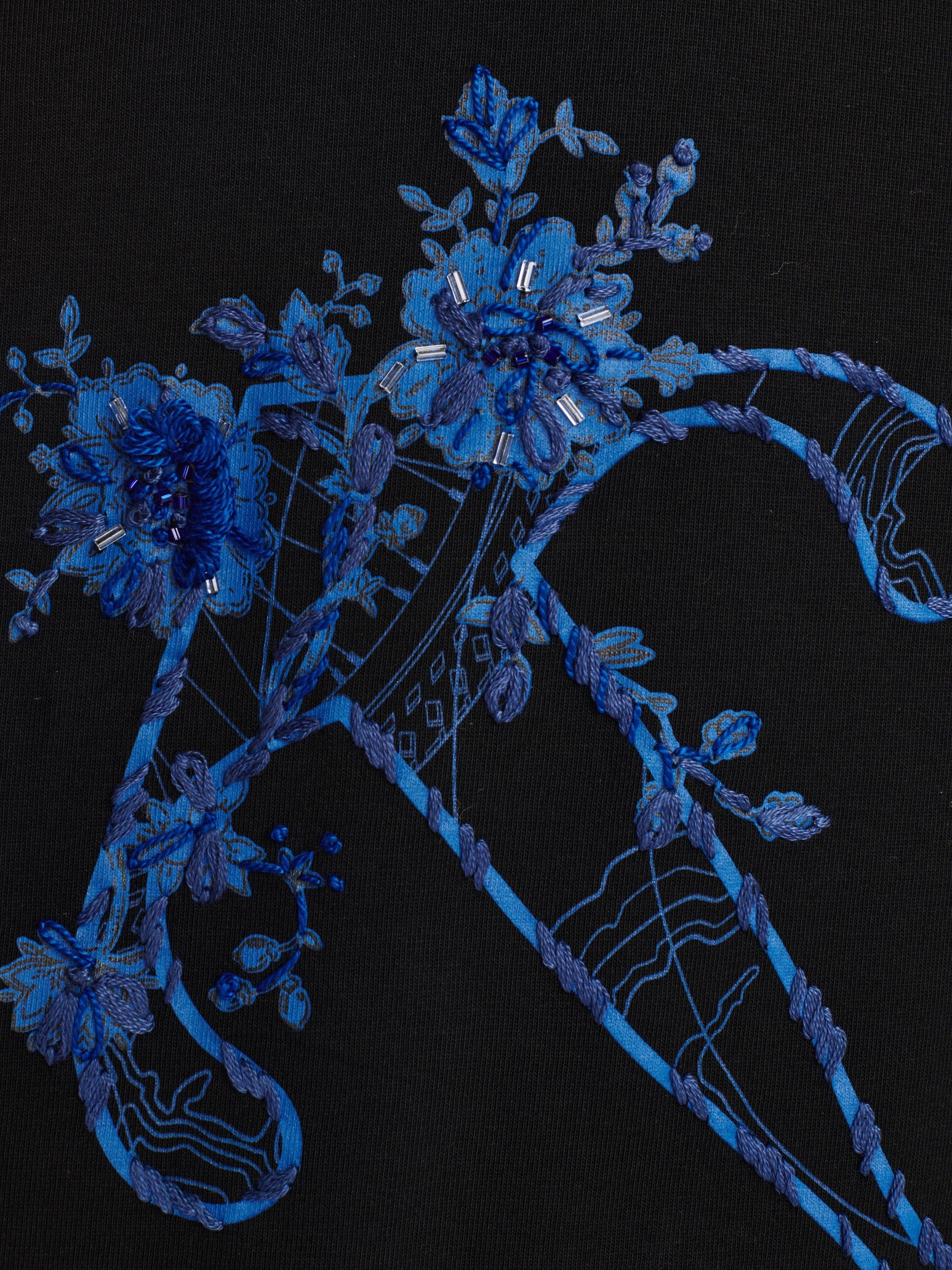 Emb Flower Arrow Casual Tee - 5