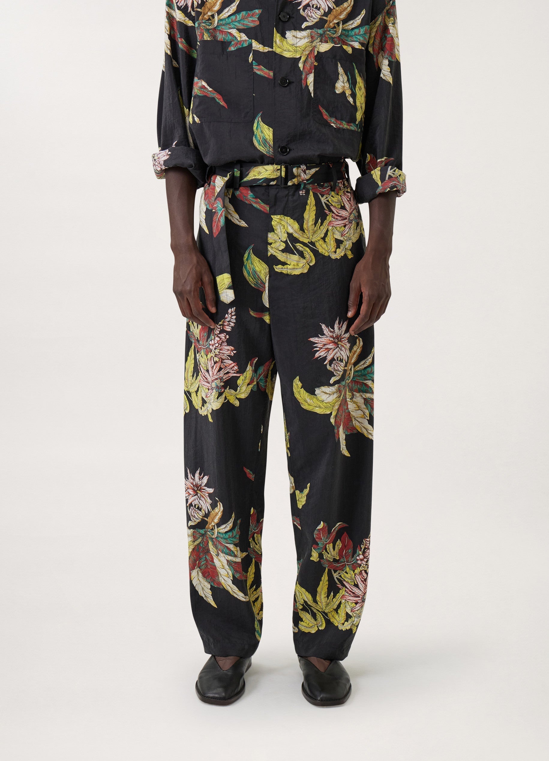 BELTED LOOSE PANTS
TROPICAL DRY SILK - 3