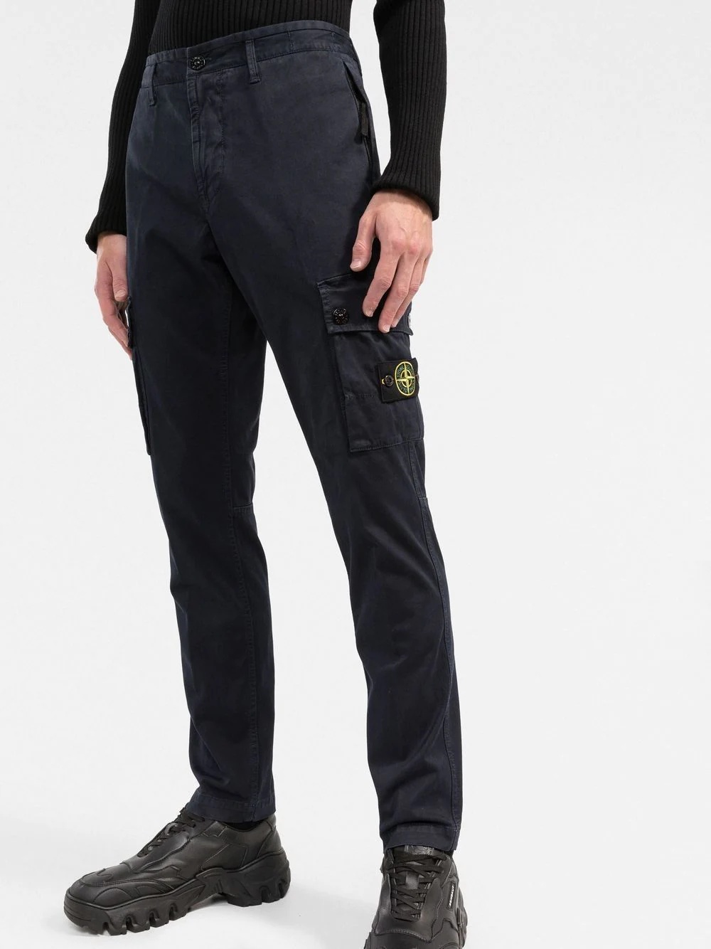 Compass-patch cargo trousers - 2