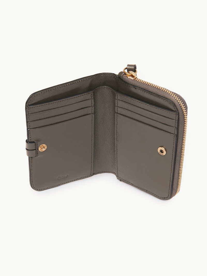 Chloé ALPHABET BIFOLD WALLET IN SHINY LEATHER outlook