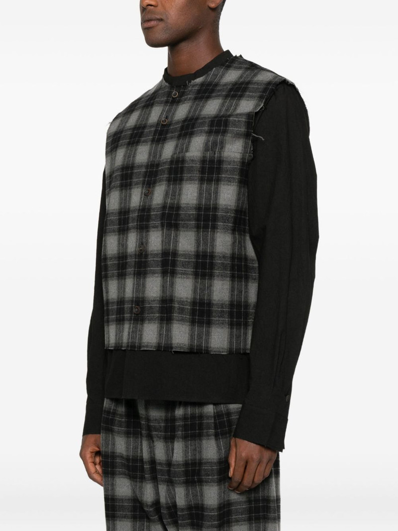 checked long-sleeved shirt 3