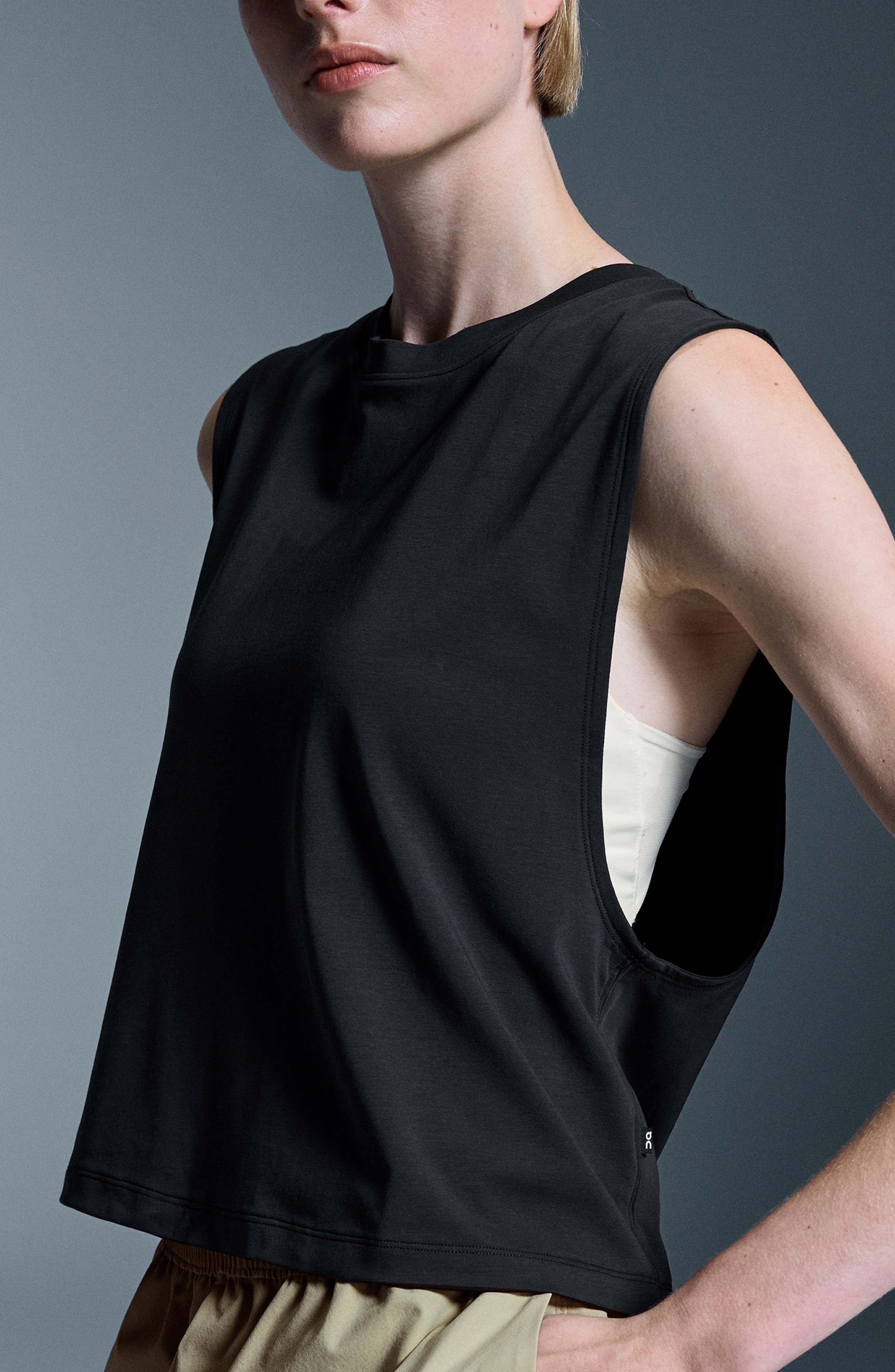 On Focus Sleeveless Running Crop Top in Black at Nordstrom - 4