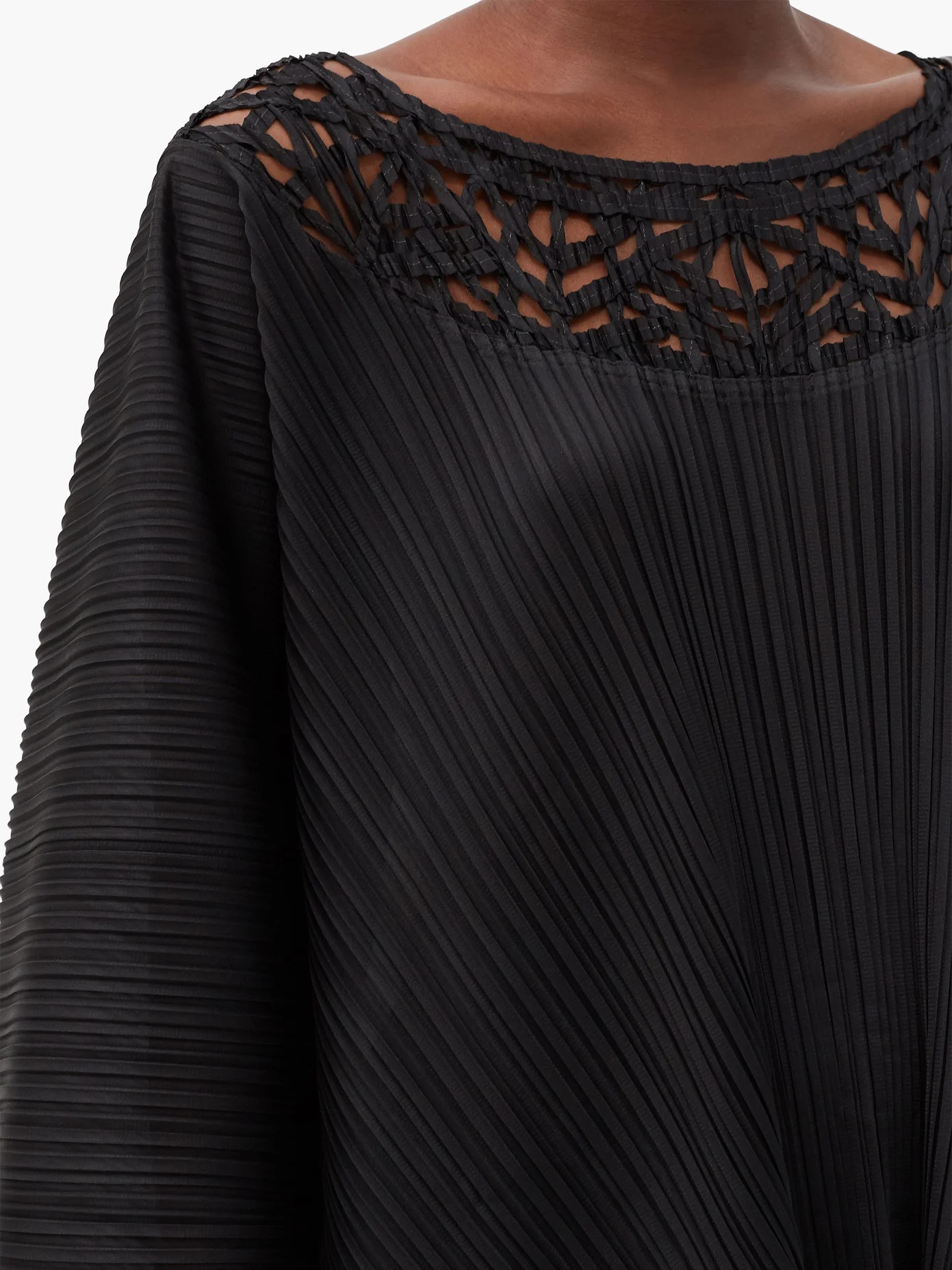 Batten-lace technical-pleated shawl - 3