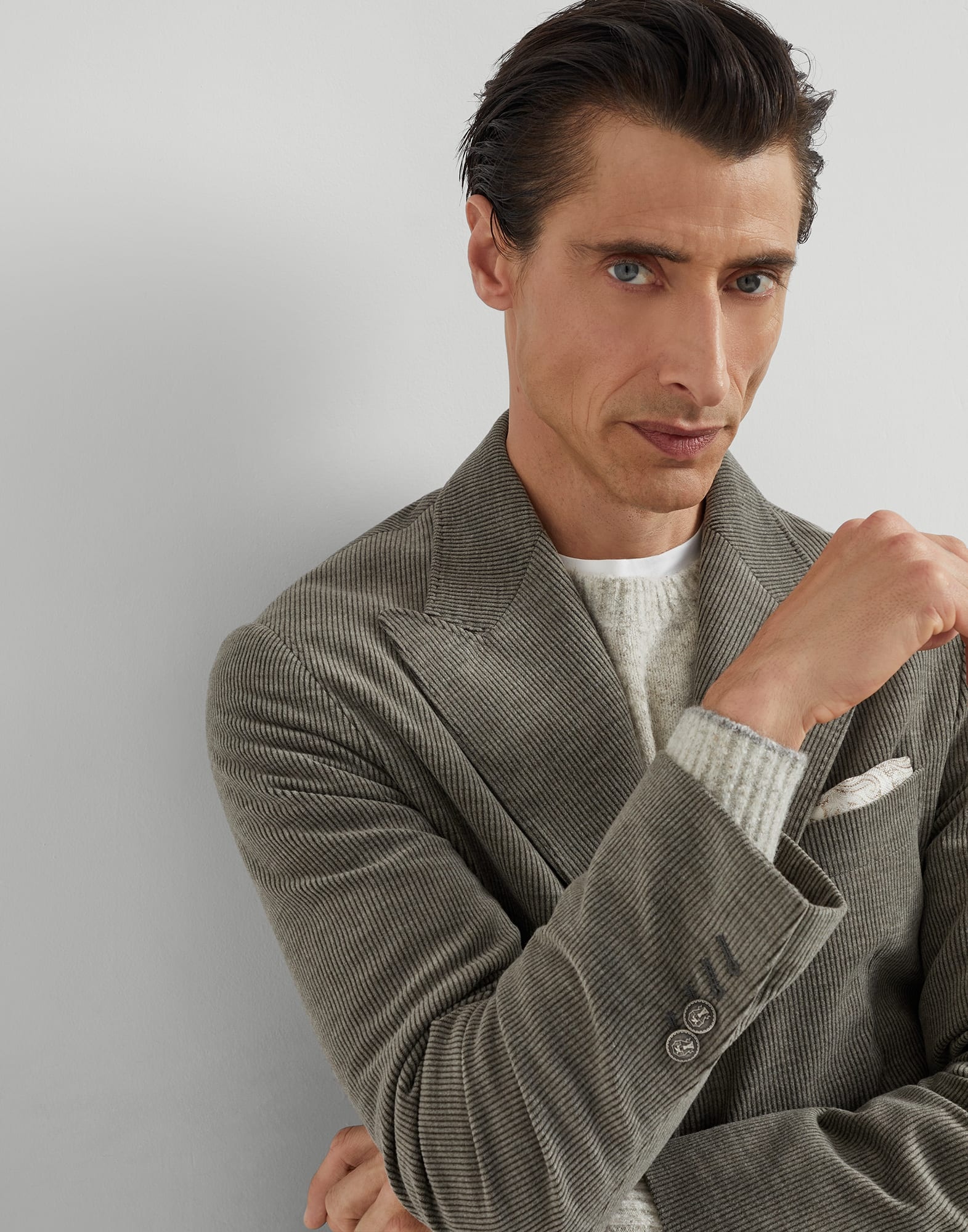 Wool, silk and cashmere corduroy deconstructed blazer with large peak lapels and metal buttons - 3