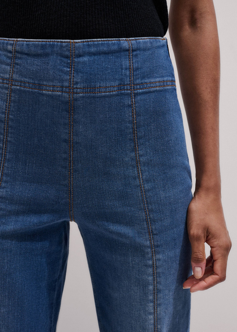 Kick Flare Travel Jean 3