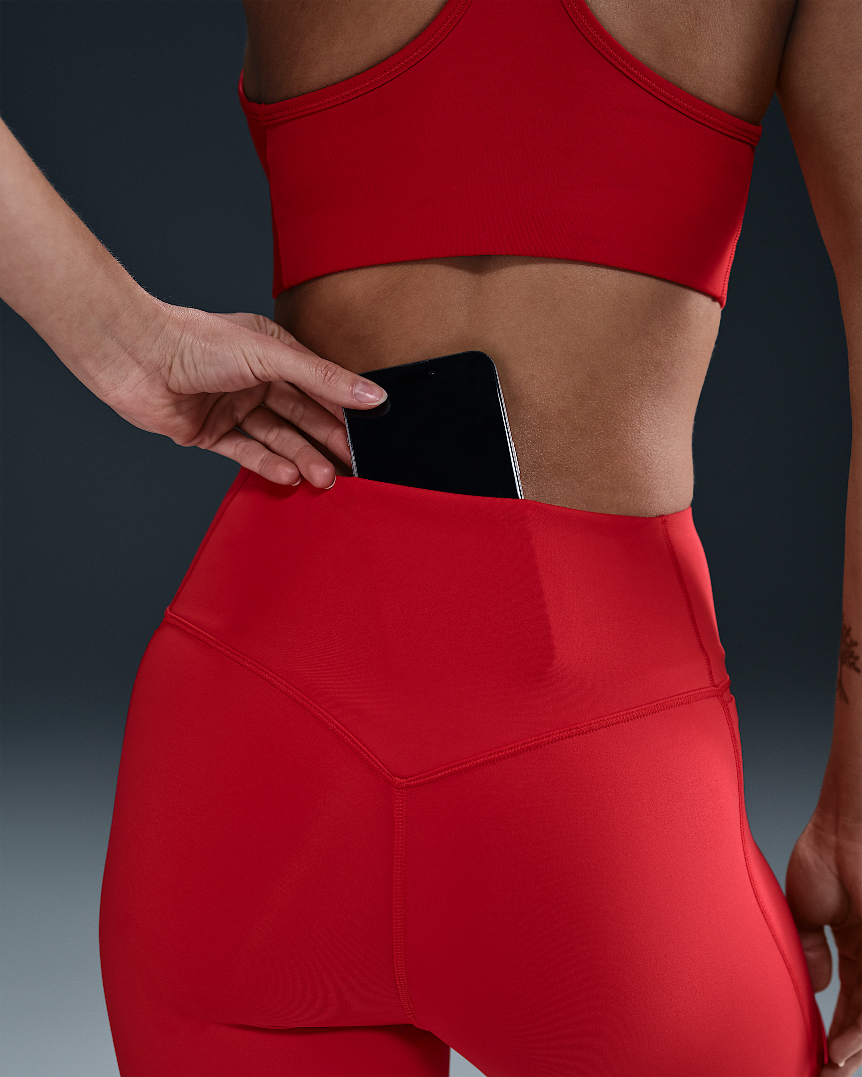 Nike Universa Women's Medium-Support High-Waisted 7/8 Leggings with Pockets - 6