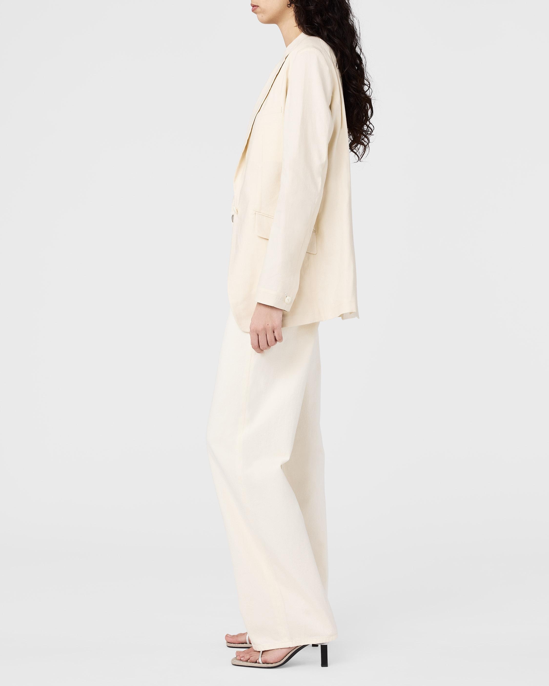 Margot Linen Blazer
Classic Fit Blazer - 2