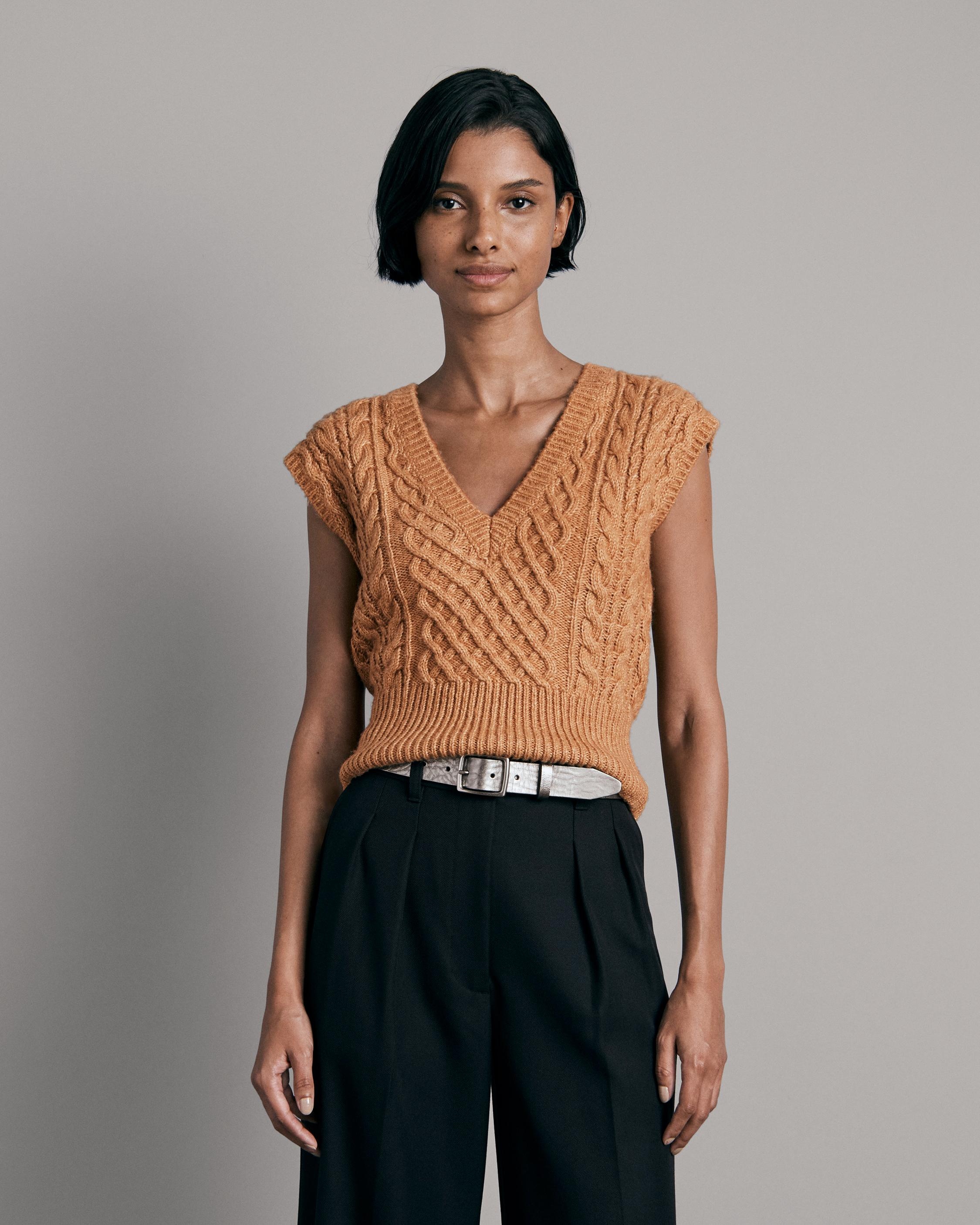 Elizabeth Wool Cable Vest
Cropped Fit Vest - 2
