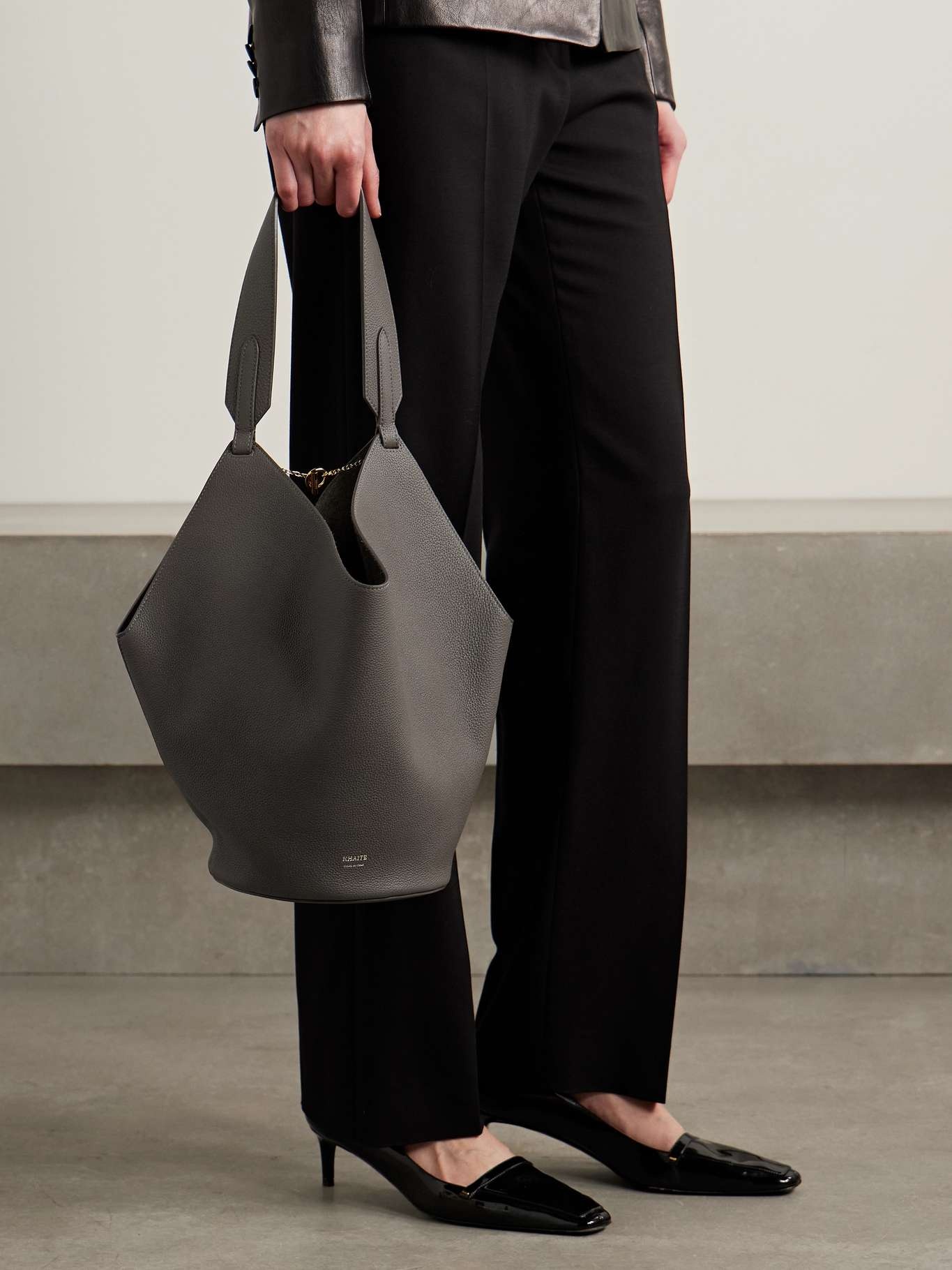Lotus small textured-leather tote Anthracite - 2