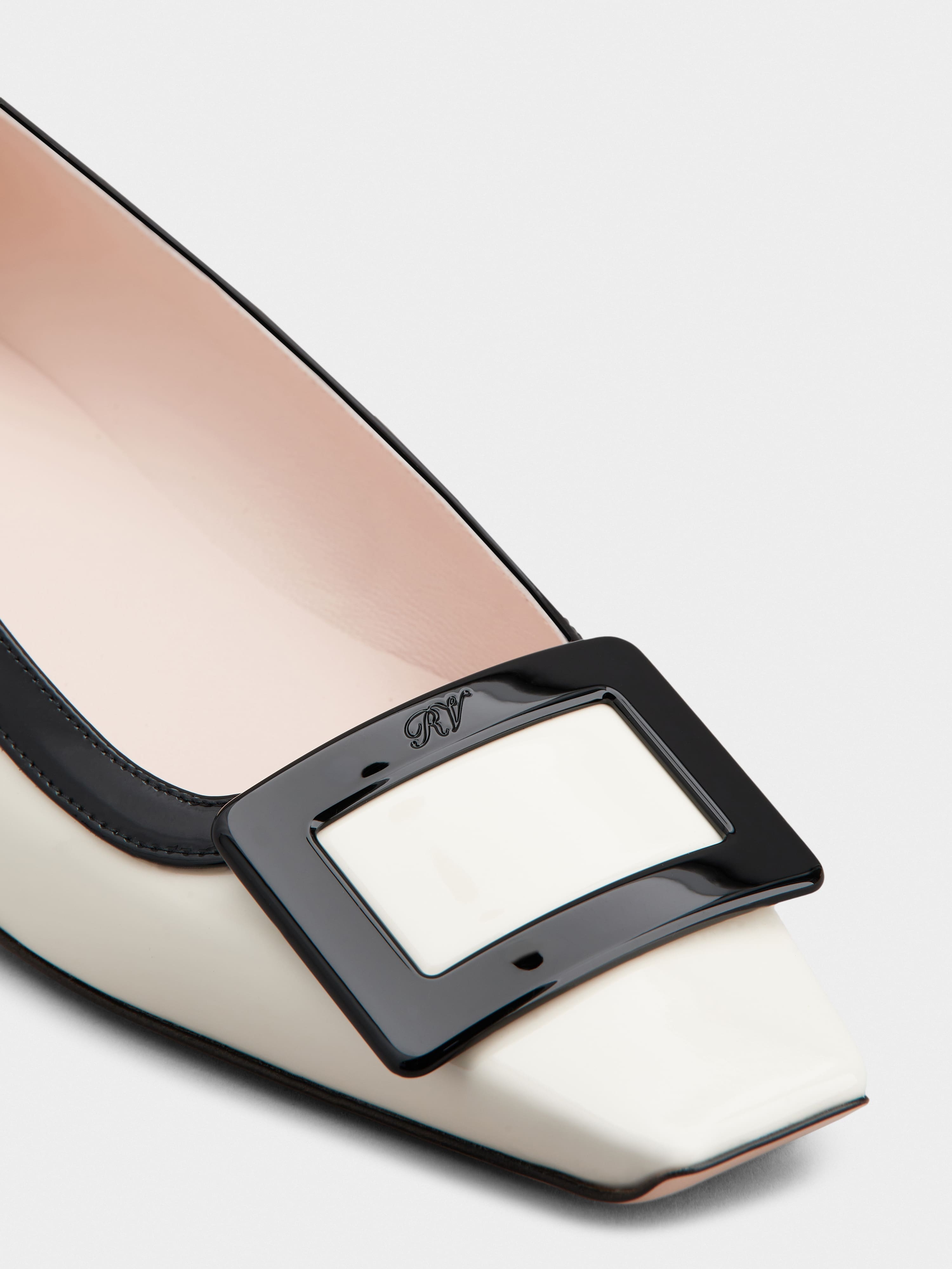 Belle Vivier Lacquered Buckle Ballerinas in Patent Leather - 3