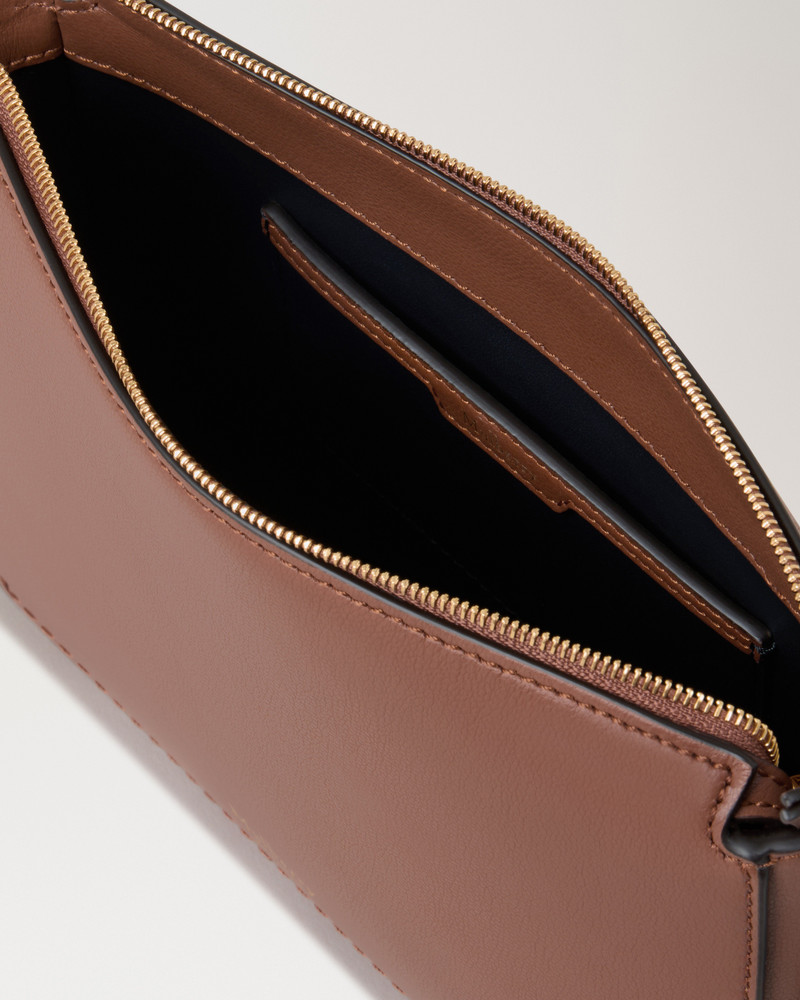 Clovelly Pouch Bright Oak Micro Classic Grain 5