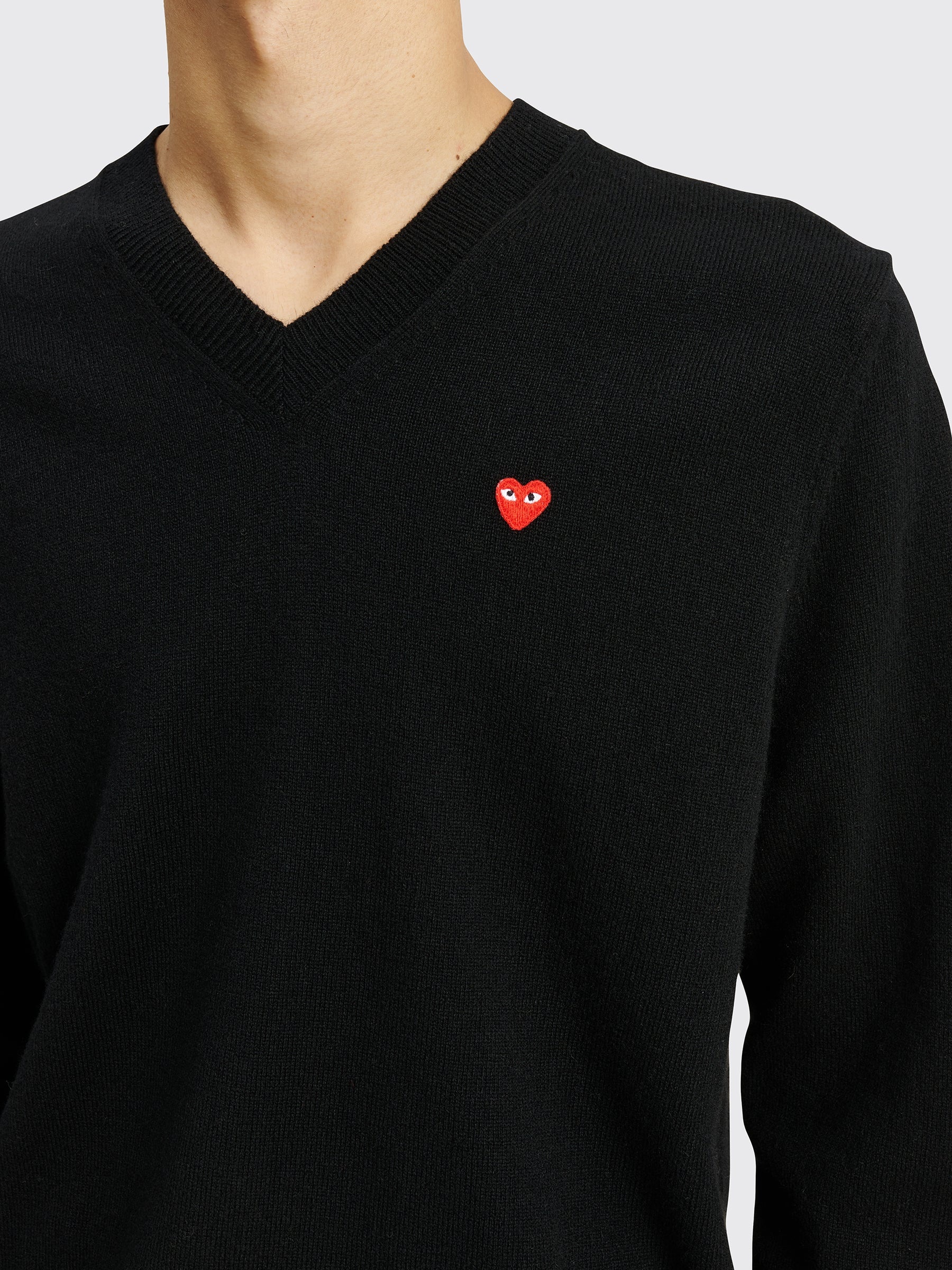 COMME DES GARÇONS PLAY MINI HEART V-NECK KNIT SWEATER BLACK - 5