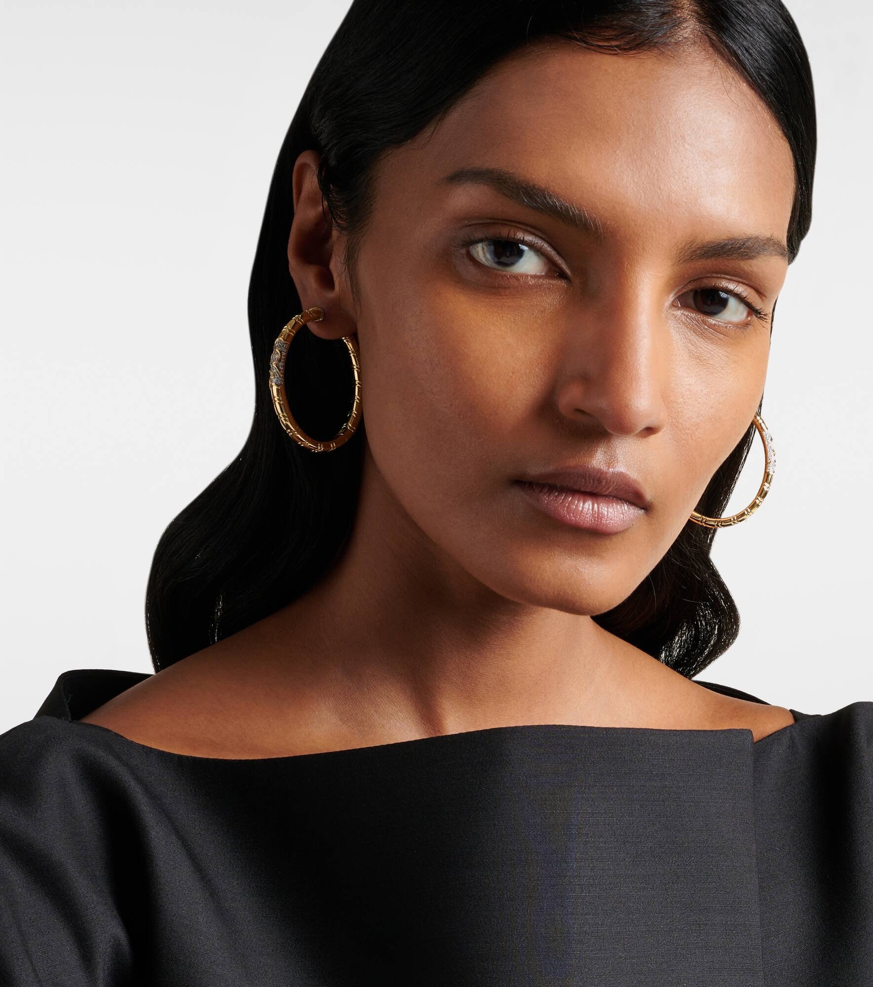 Ondine 18kt yellow gold hoop earrings with diamonds - 2