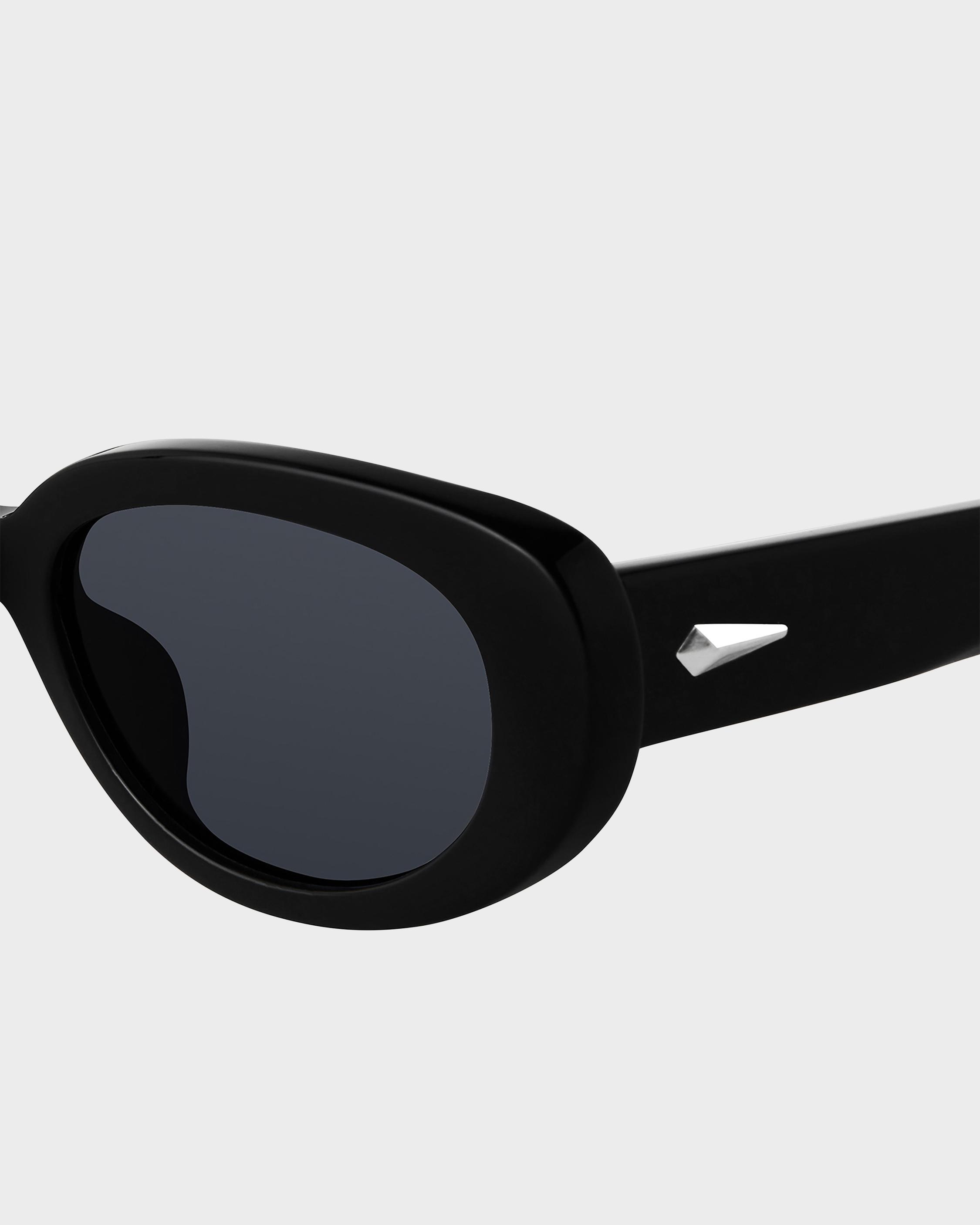 Ann
Oval Sunglasses - 3