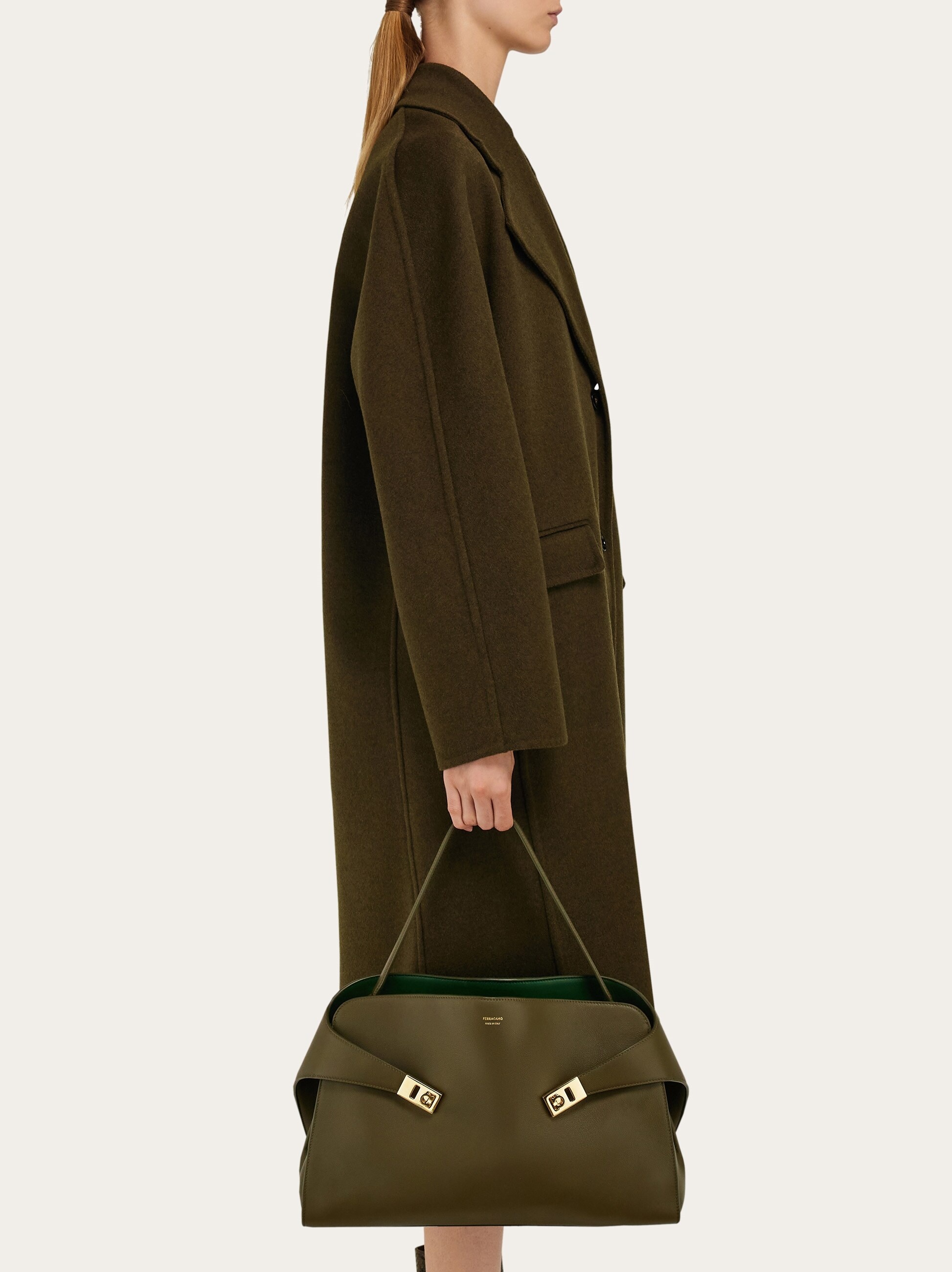 Hug Soft bicolor shoulder bag (M) - 2