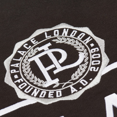 PALACE UNIVERSE CREW BLACK outlook
