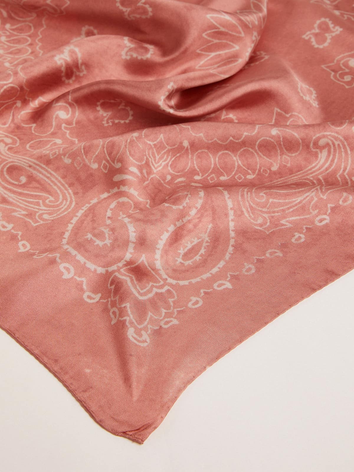 Old rose scarf with paisley print - 2