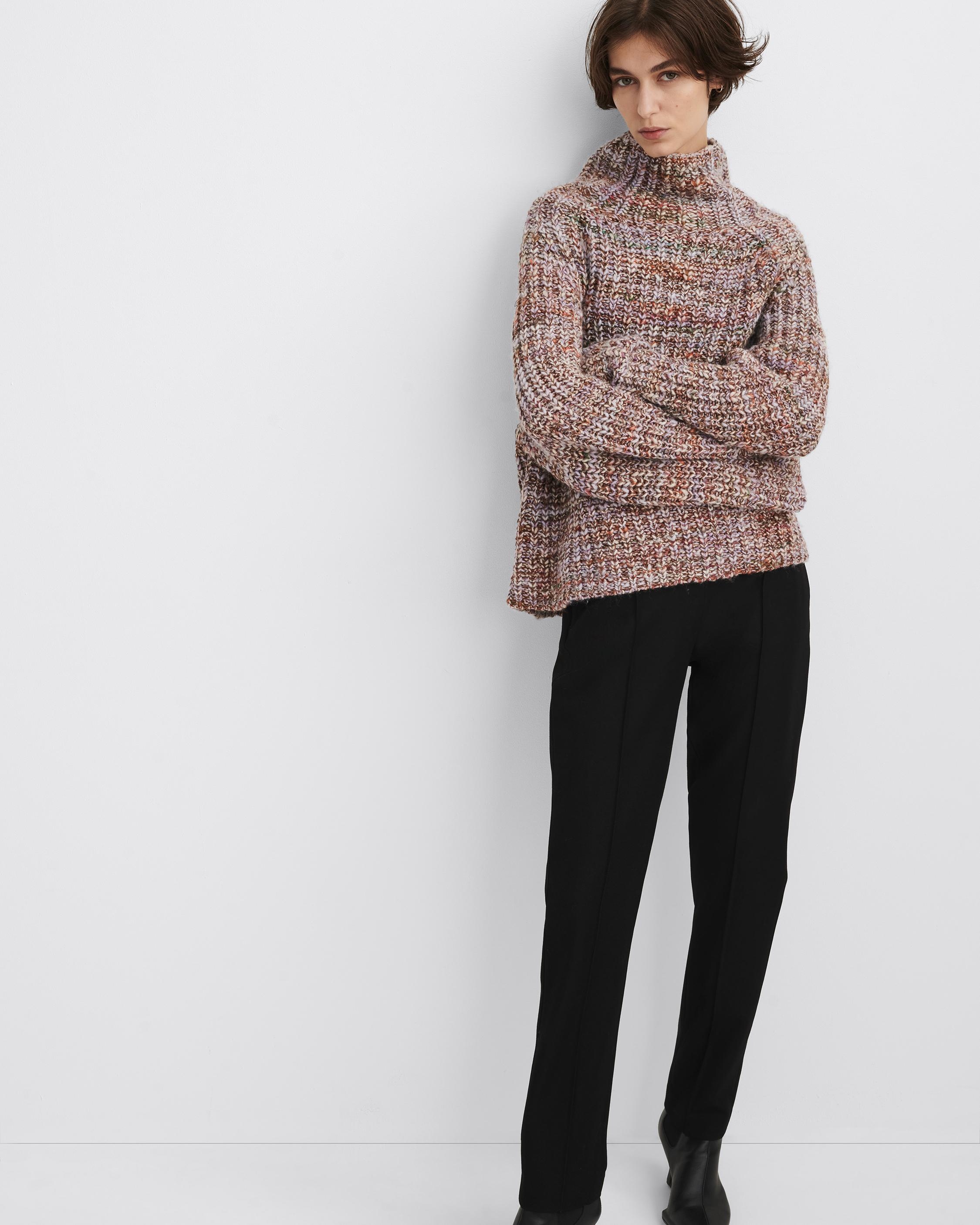 Daphne Wool Turtleneck
Oversized Fit - 2