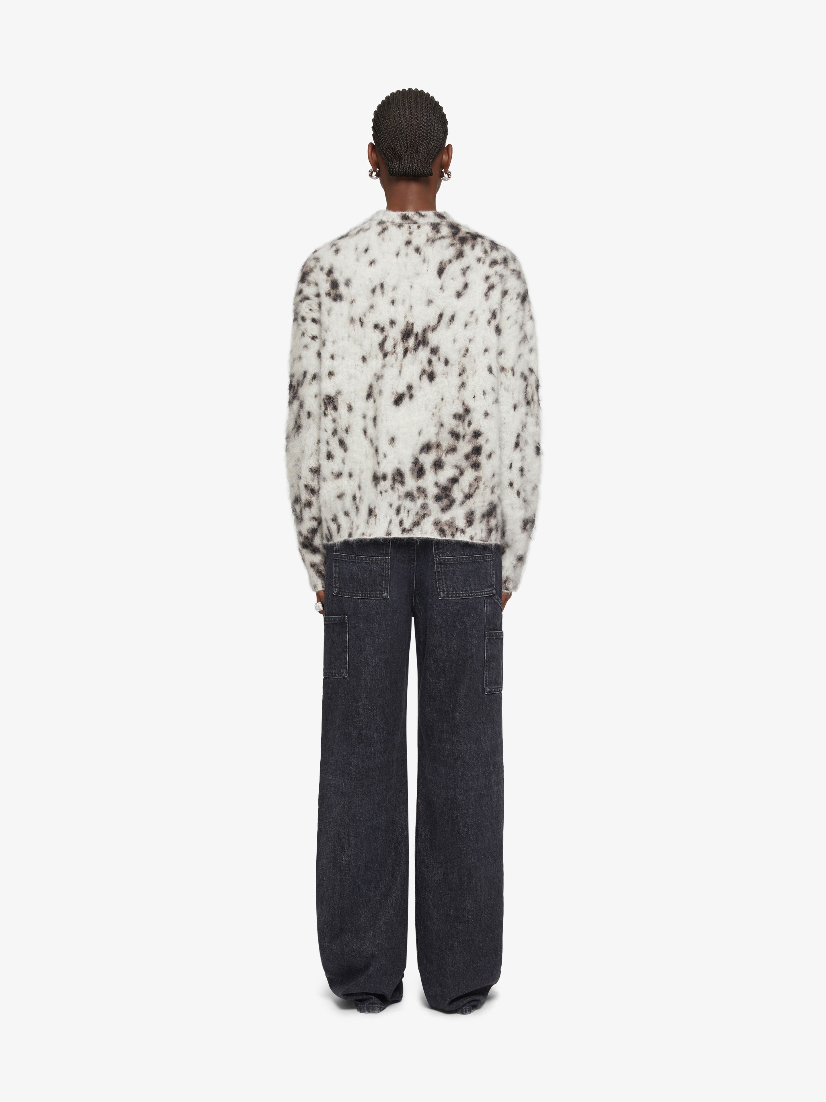CROPPED SWEATER IN MOHAIR WITH SNOW LEOPARD PRINT - 4