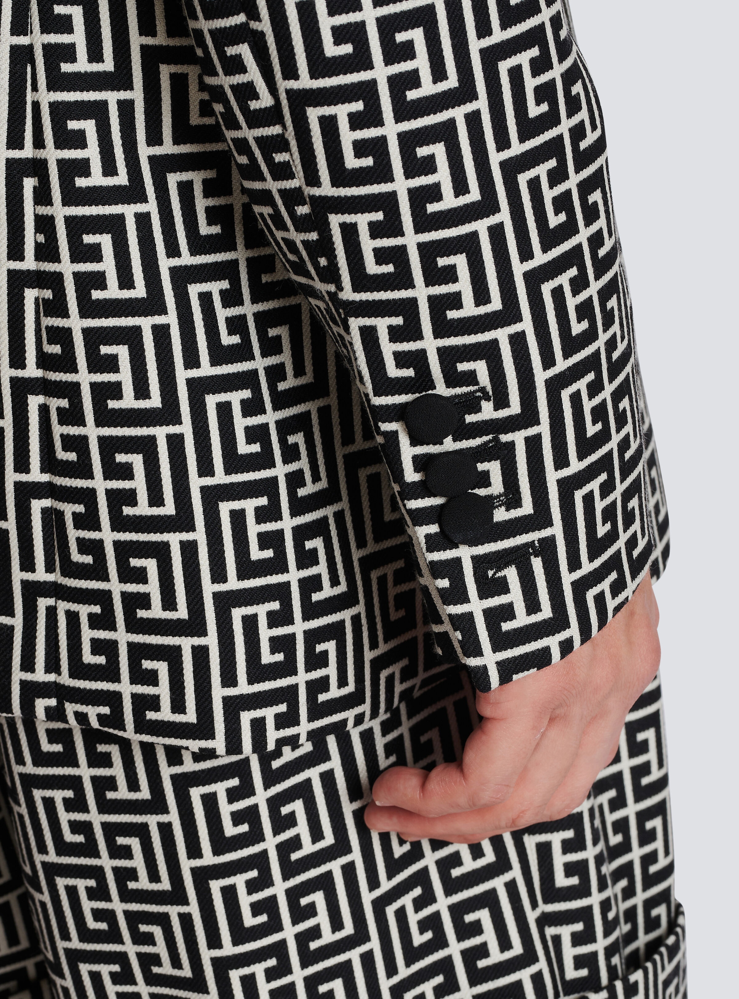 Oversized monogrammed blazer - 8