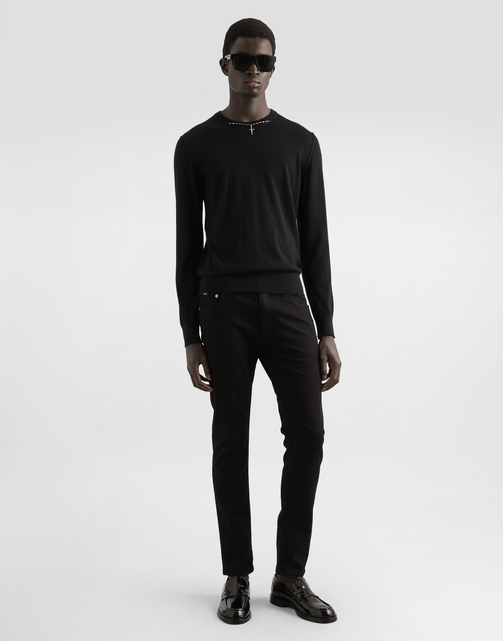 Round-neck cashmere sweater with bejeweled detailing - 2