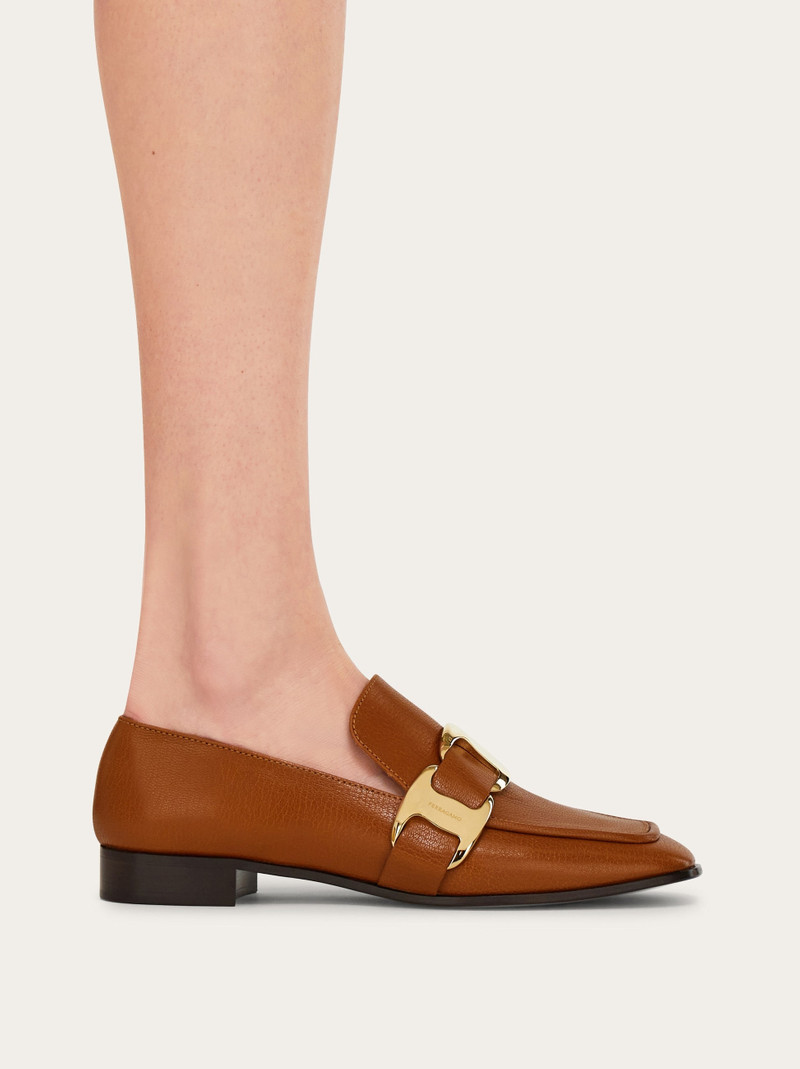 FERRAGAMO Maxi Vara plate loafer outlook