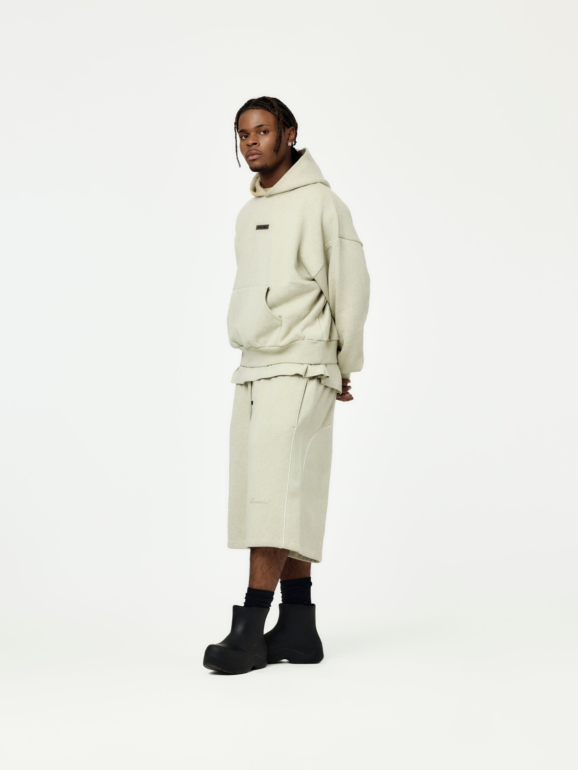 RELAXED FLEECE SWEATSHORT WITH PIPING (HEATHER STONE) - 4