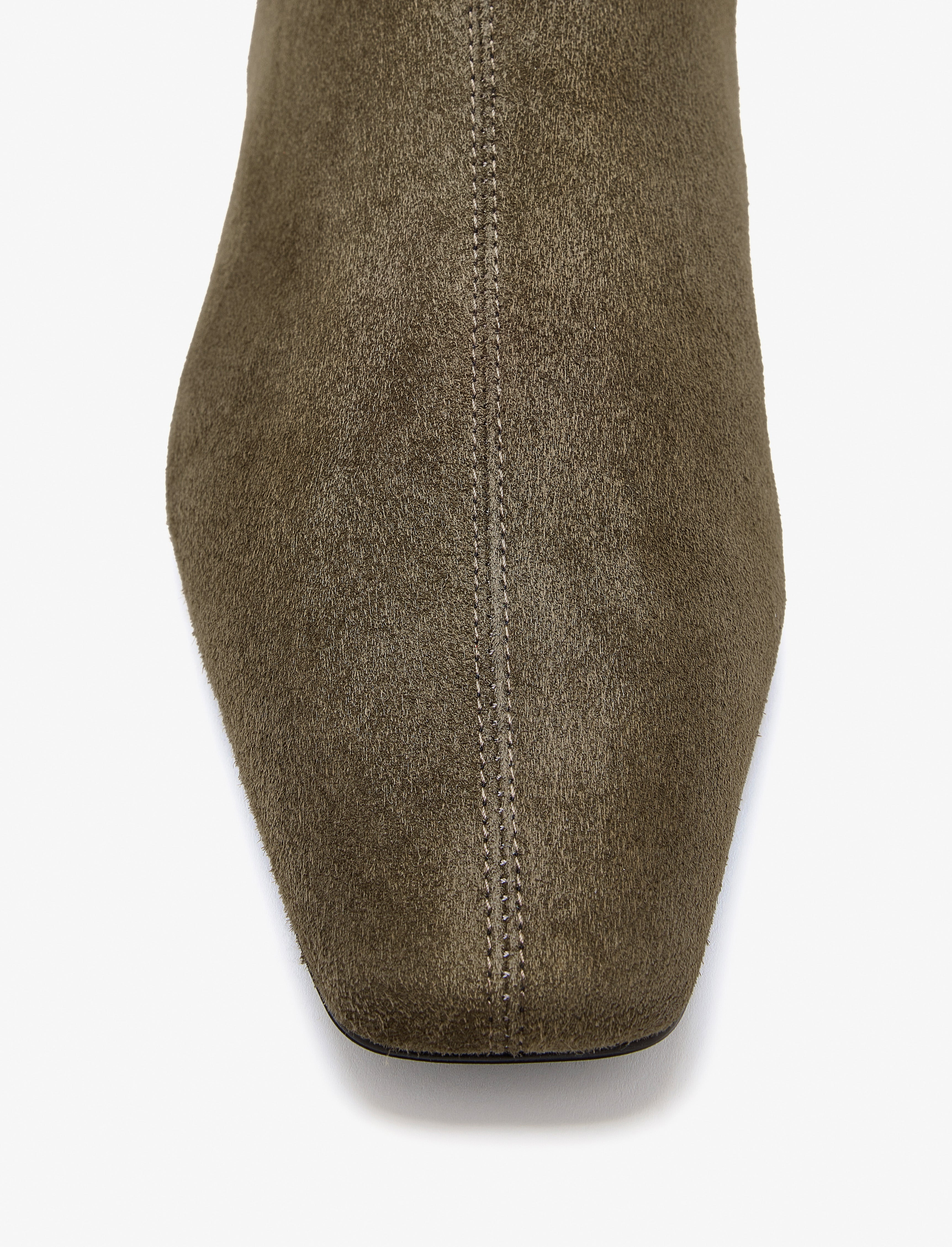 Trap Flat Ankle Boots in Kidsuede - 4