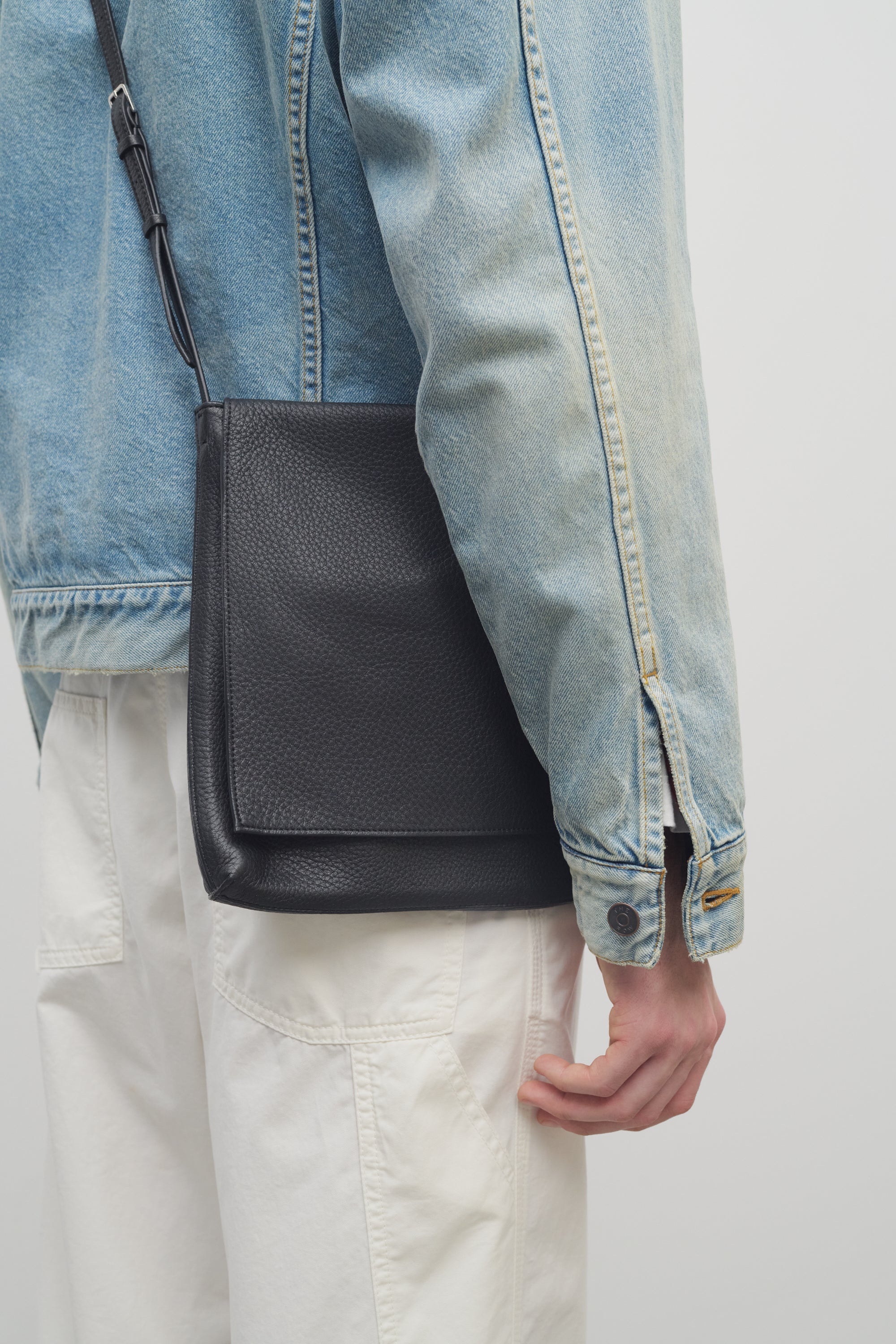 Nan Messenger Bag in Leather - 4