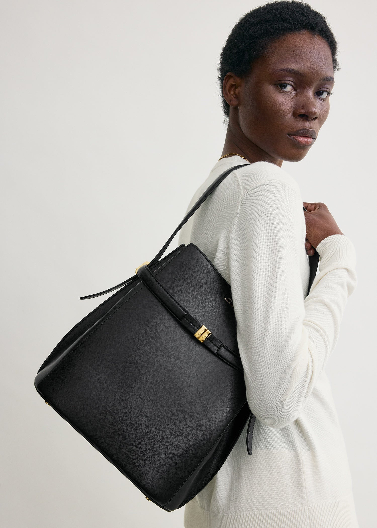 Belted leather bucket bag black - 3