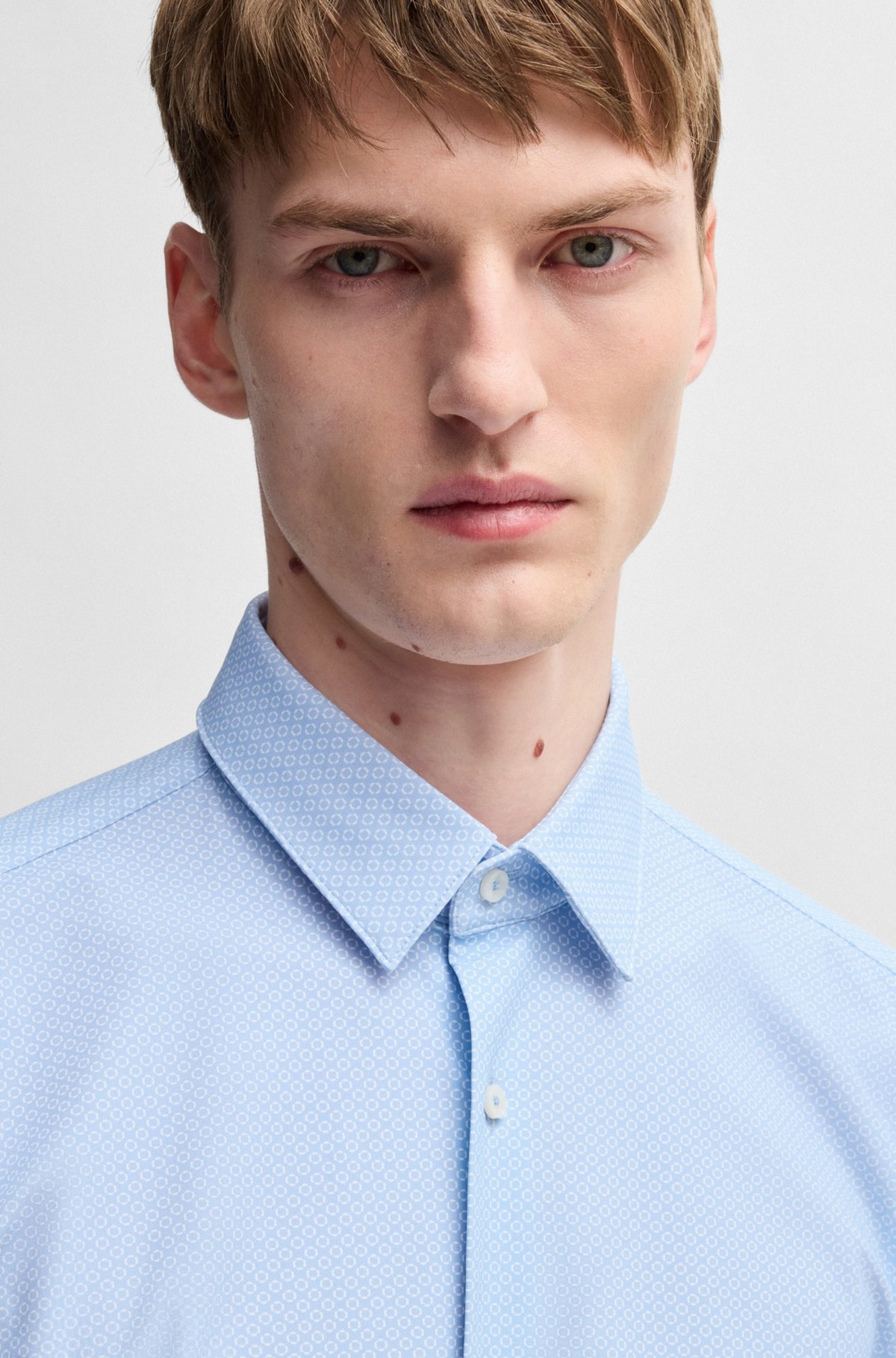 SLIM-FIT SHIRT IN GEOMETRIC-PRINT PERFORMANCE-STRETCH JERSEY - 3