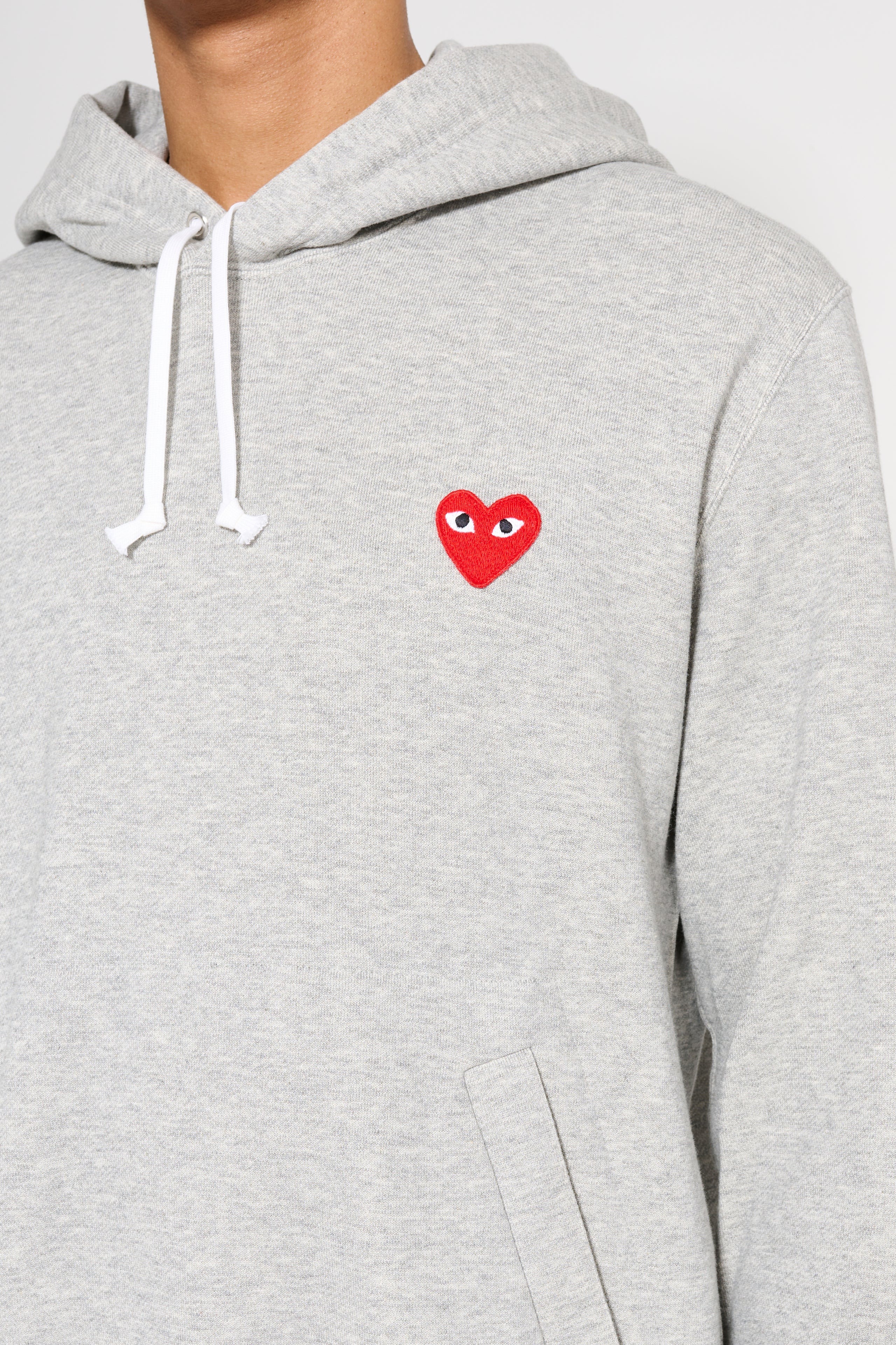 COMME DES GARÇONS PLAY SMALL HEART HOODED SWEATSHIRT GREY - 4