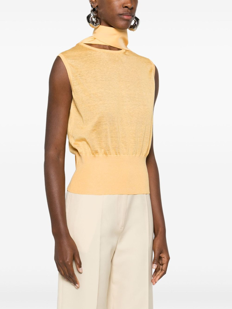 sleeveless V-back top 3