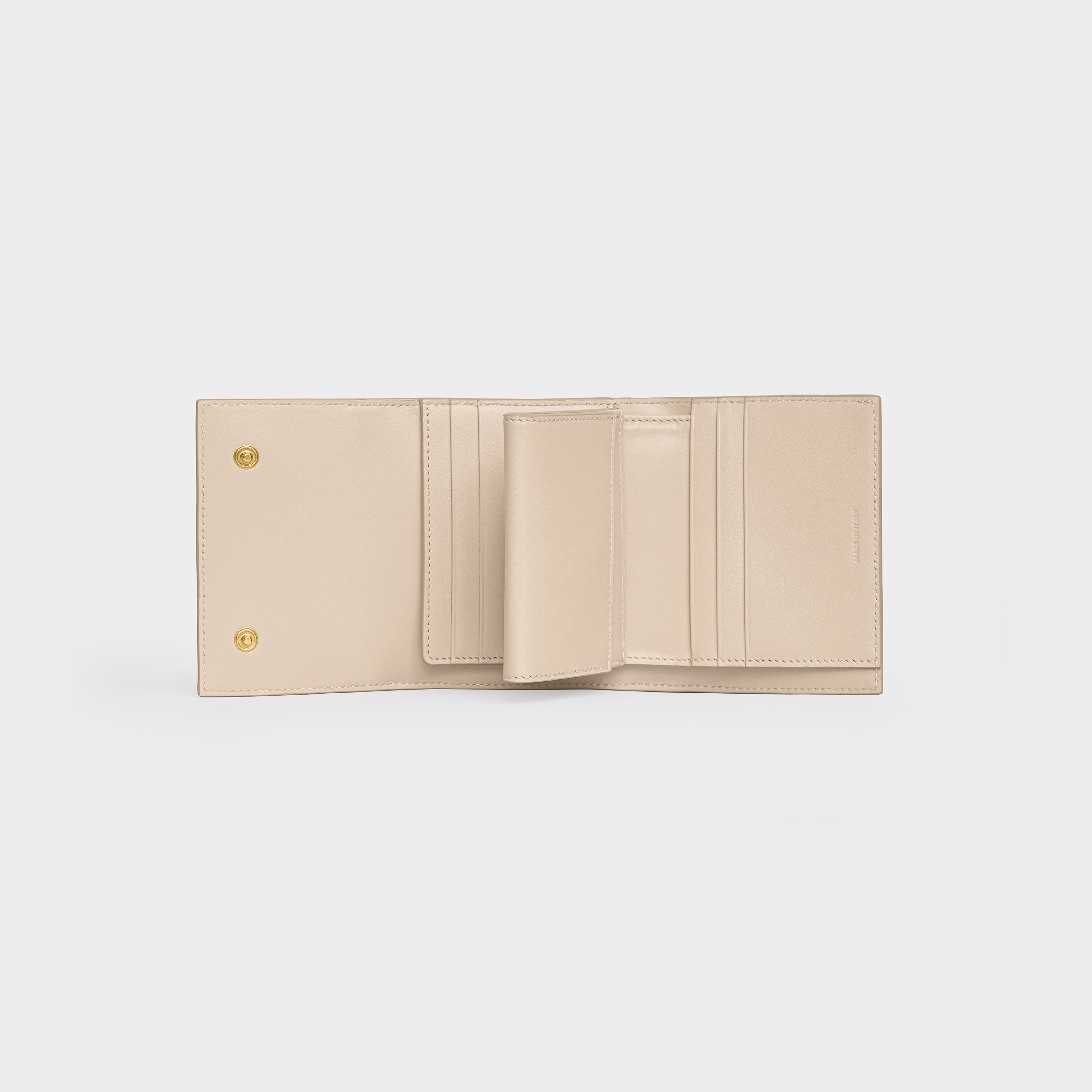 Small trifold wallet in Grained calfskin - 4