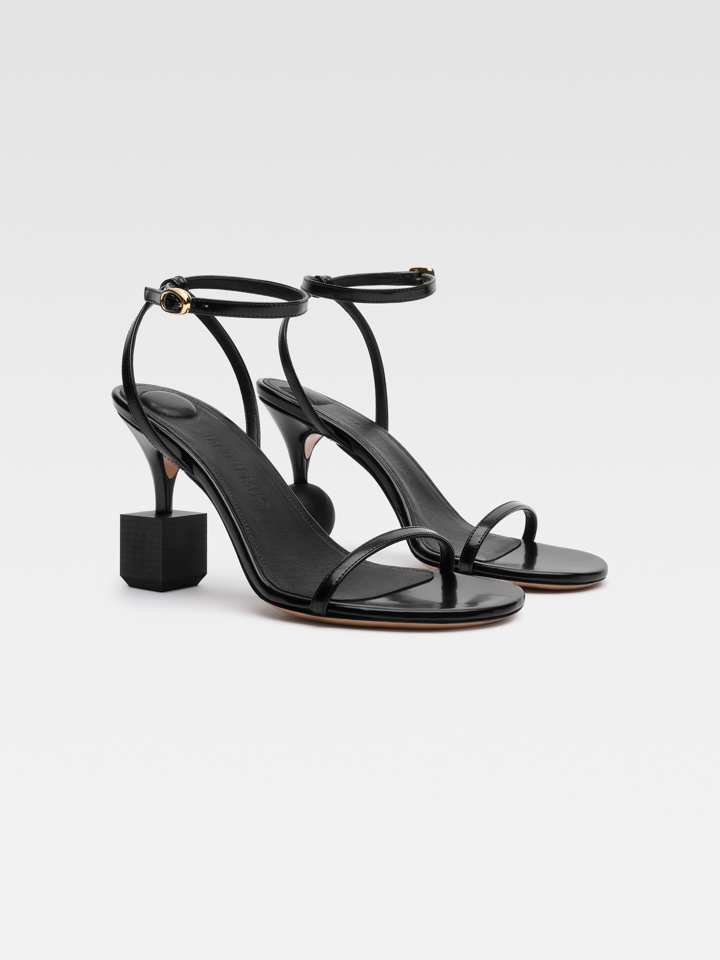 JACQUEMUS Les sandales Bisou | REVERSIBLE