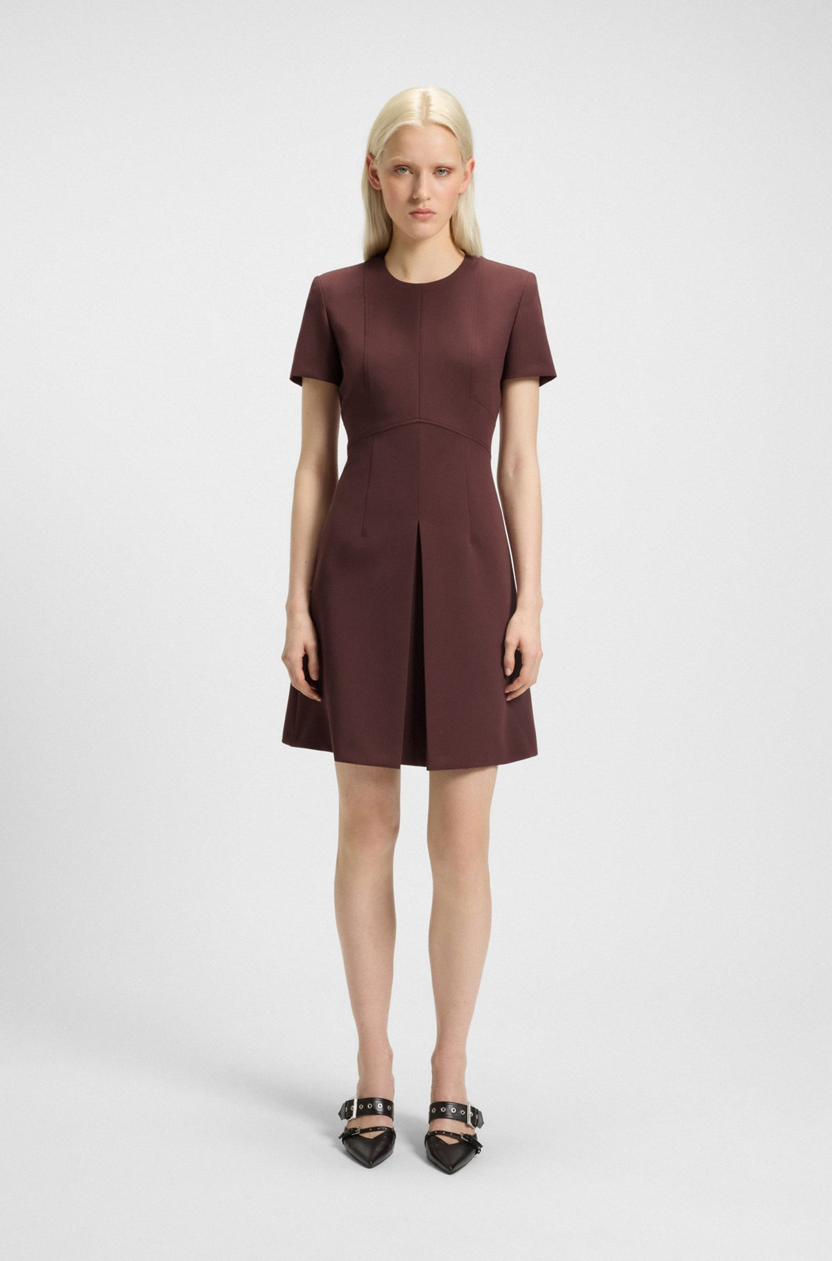 SHORT-SLEEVED DRESS WITH PLEAT FRONT - 3