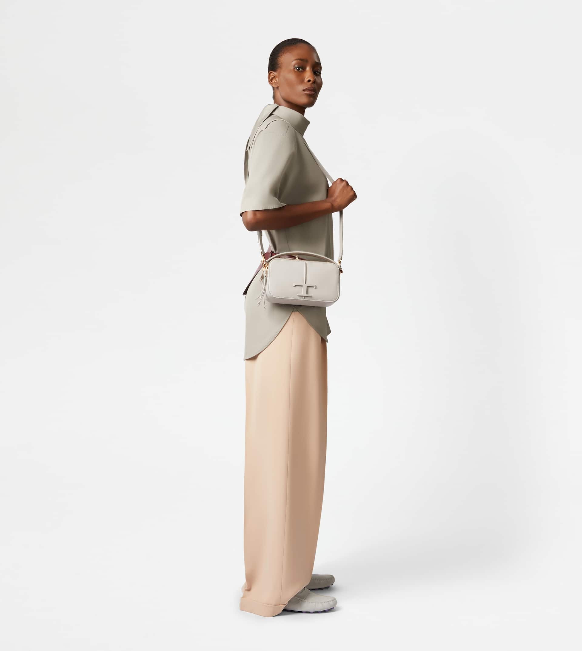 T TIMELESS CAMERA BAG IN LEATHER MINI - GREY - 4
