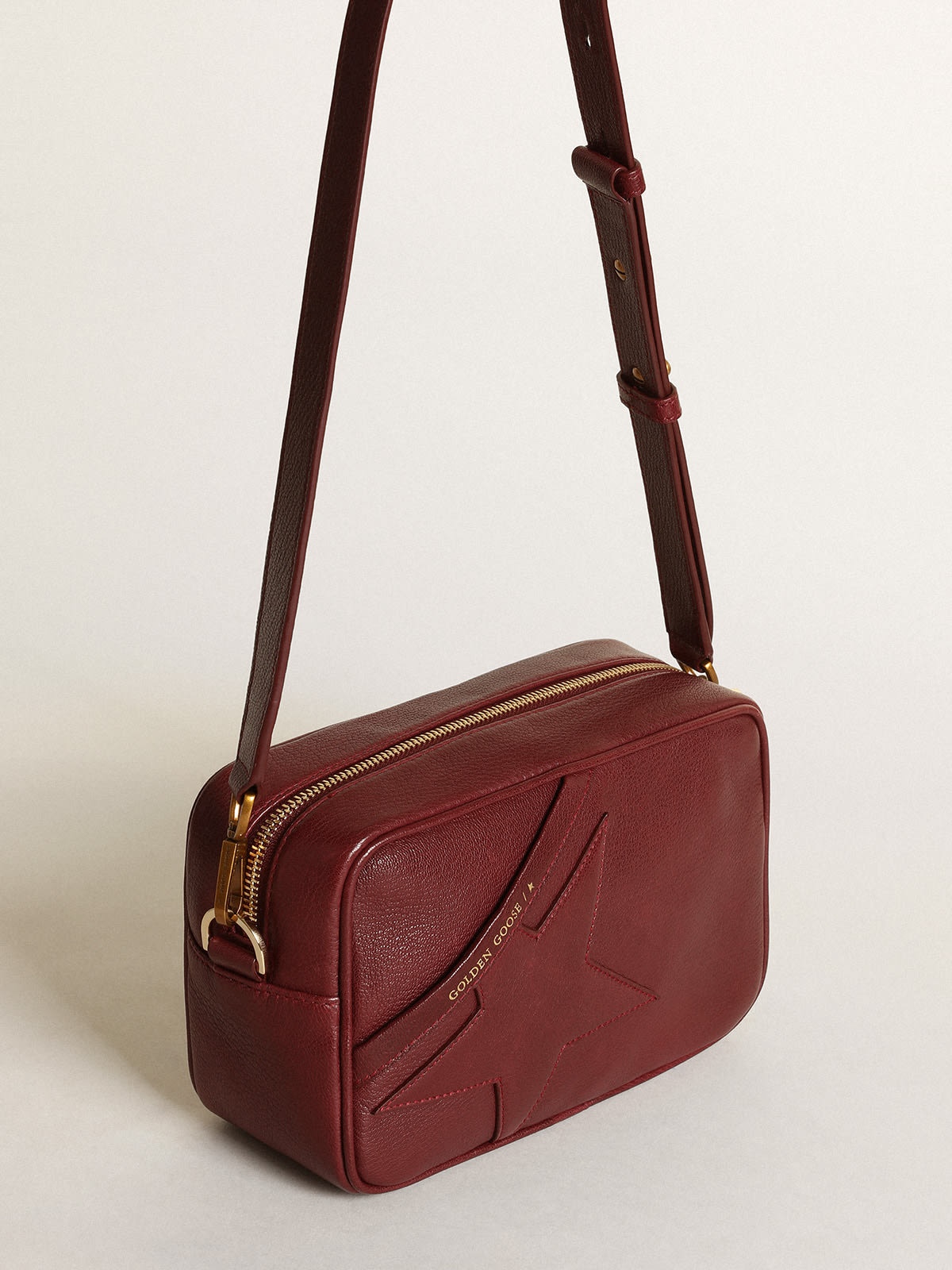Star Bag in burgundy leather with tone-on-tone star - 2