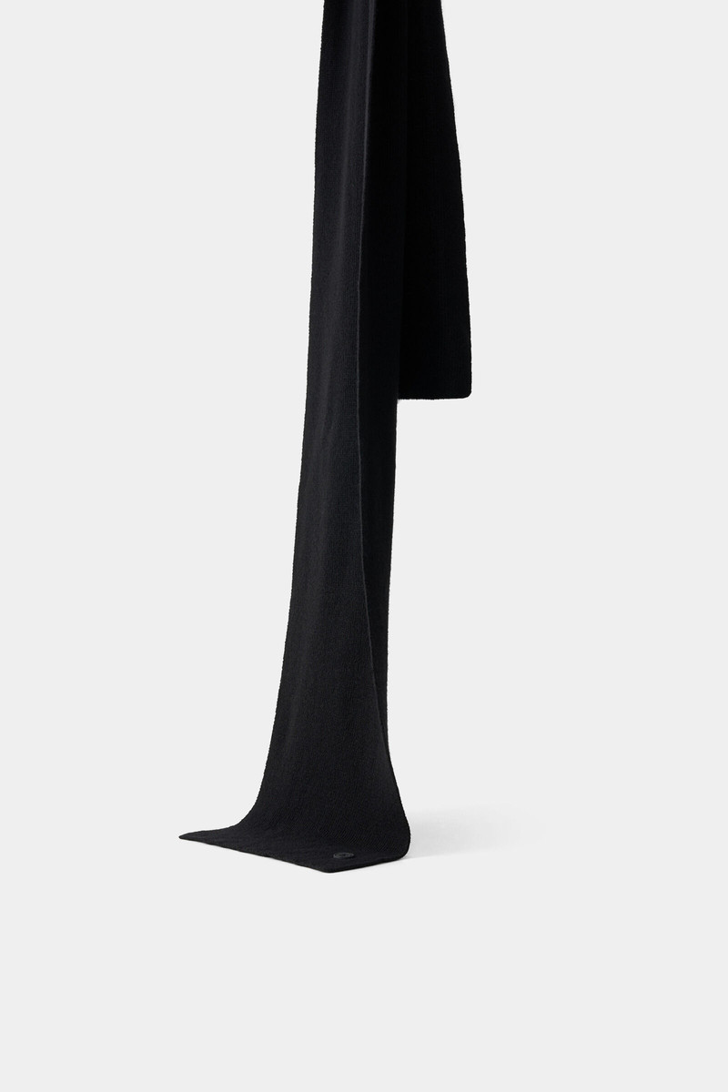 Gabe Scarf in Black 5