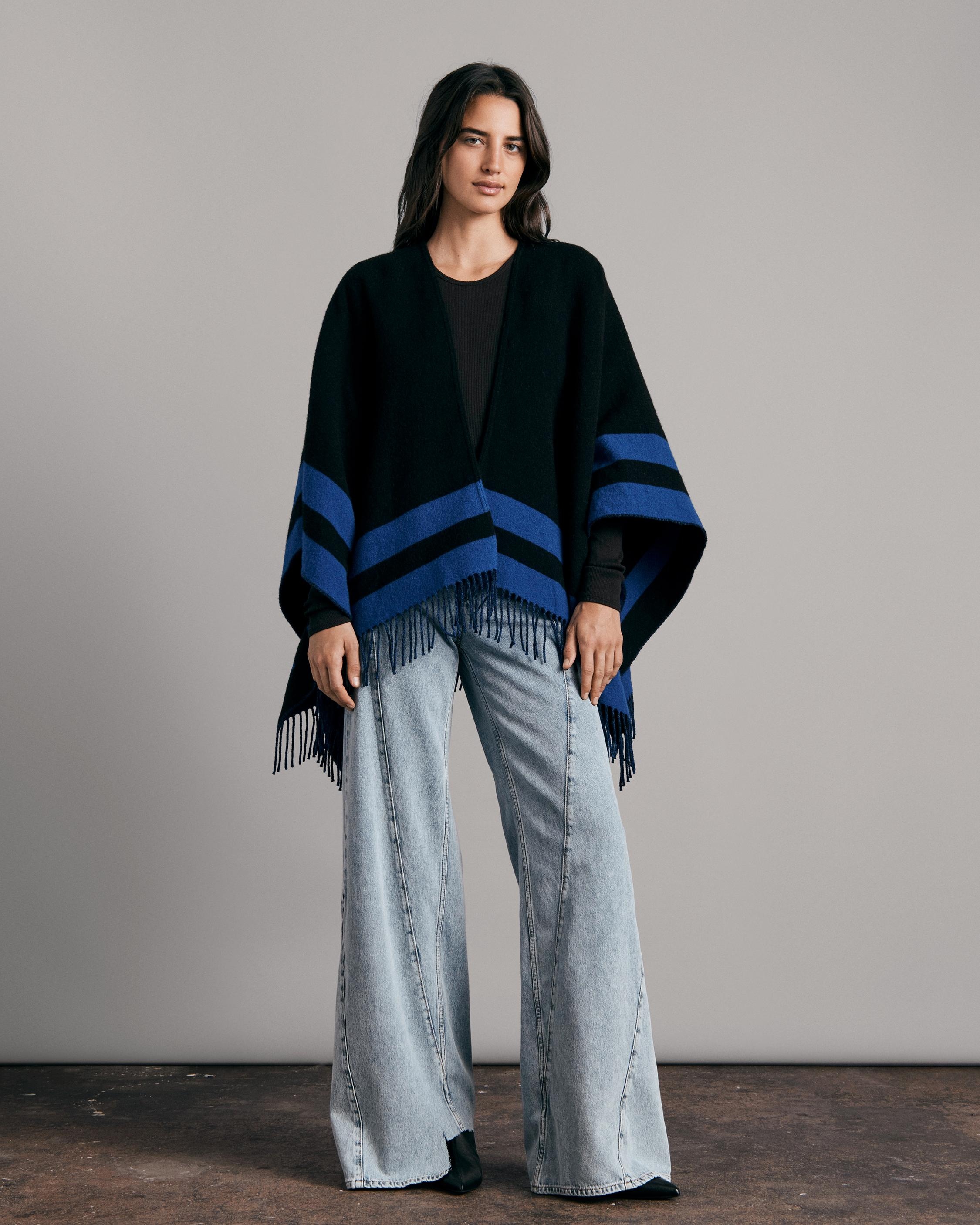 Highlands Wool Reversible Poncho
Midweight Poncho - 1