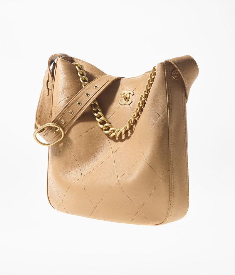 CHANEL Maxi Hobo Bag outlook