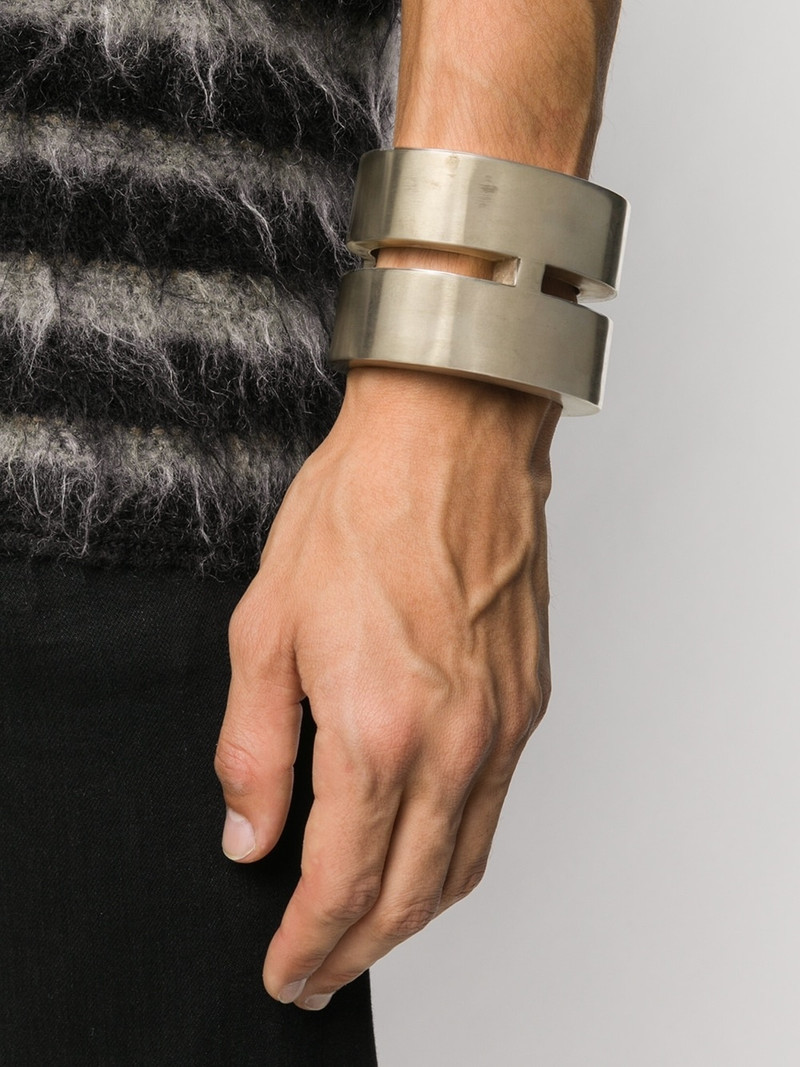 Parts of Four Crescent Crevice cuff outlook