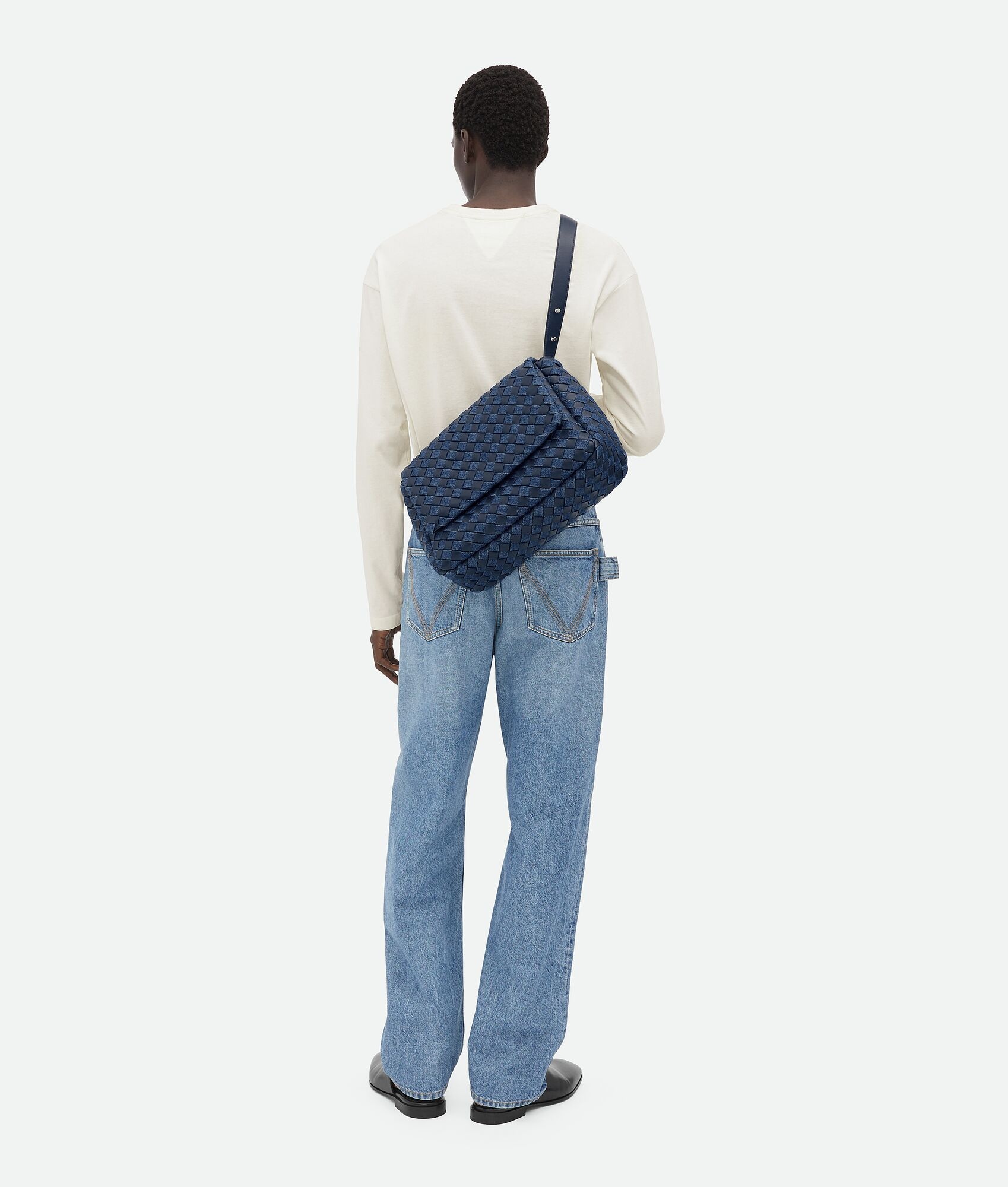 Bottega Veneta Large Cobble Messenger | REVERSIBLE