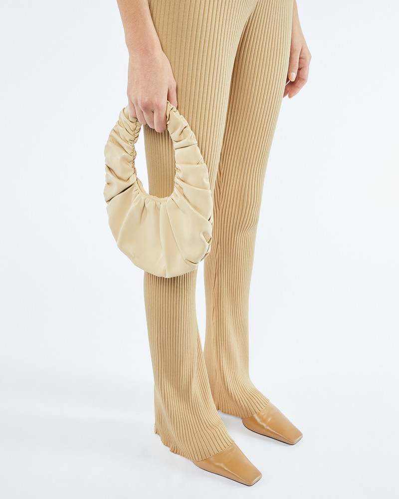 ANJA BAGUETTE MINI - OKOBOR™ alt-leather ruched bag - Almond 4