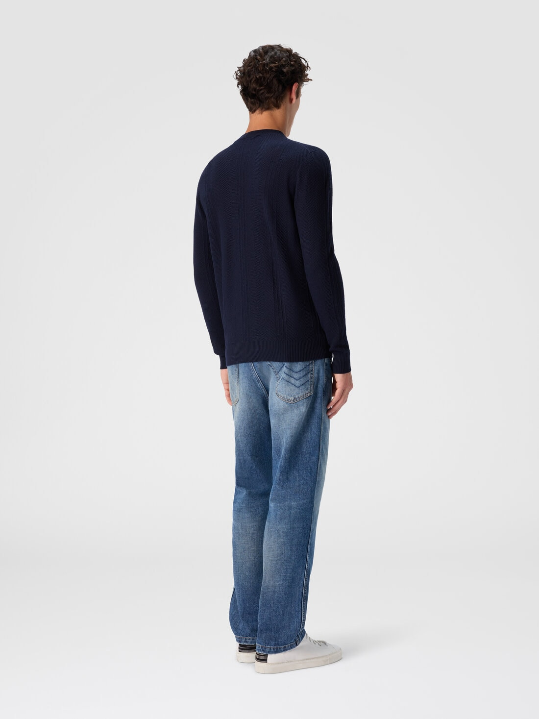 Crew neck sweater in wool with chevron pattern - 3
