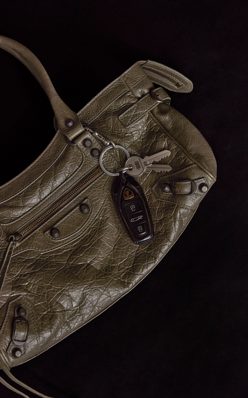 BALENCIAGA X Lambroghini Keychain black outlook