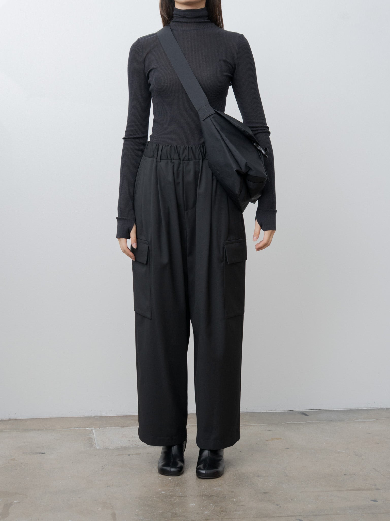 Seamlesss High Neck Top - Granite Black - 10