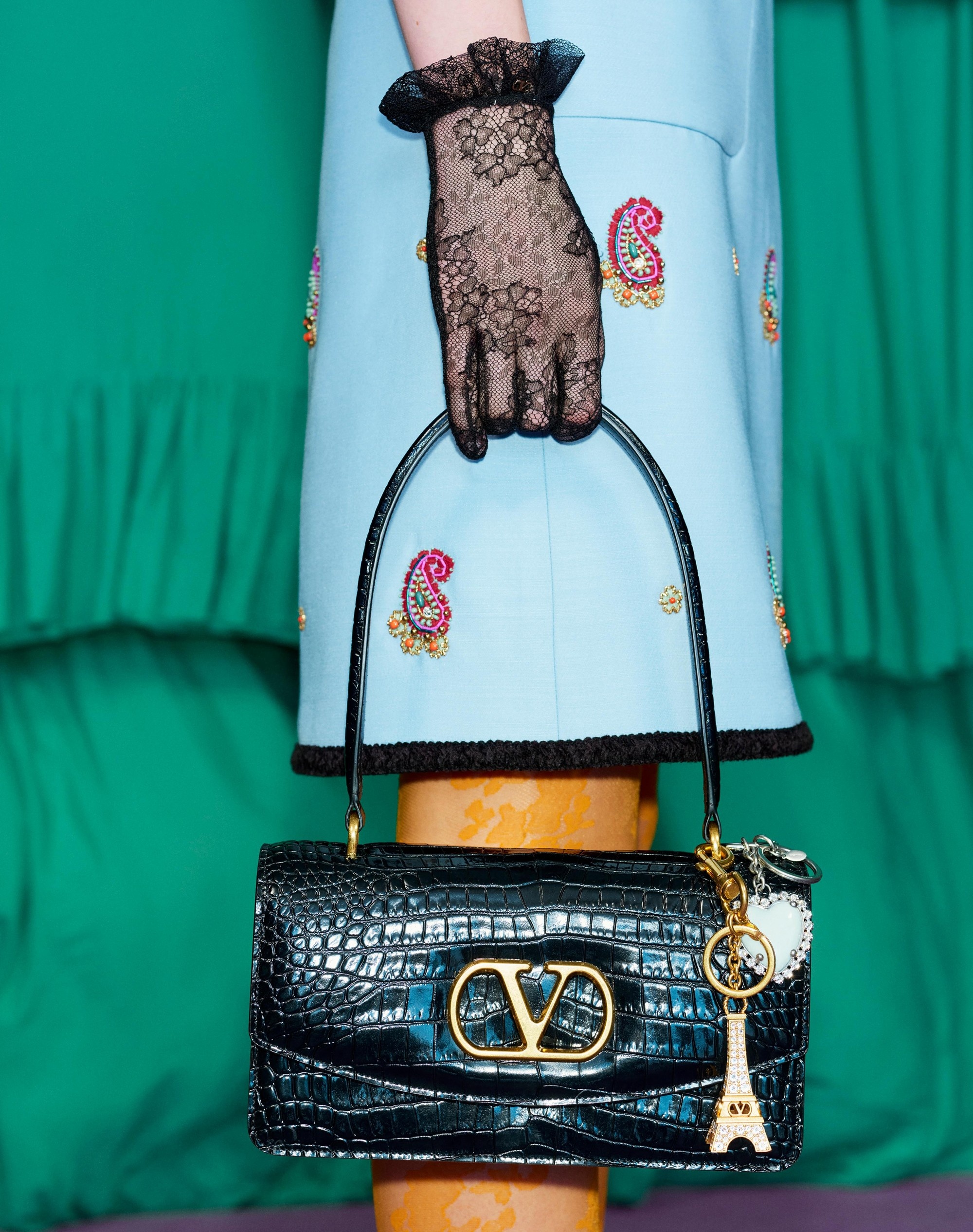 CHEZ VALENTINO BAG CHARM WITH KEY RING IN METAL, ENAMEL, AND CRYSTALS - 5