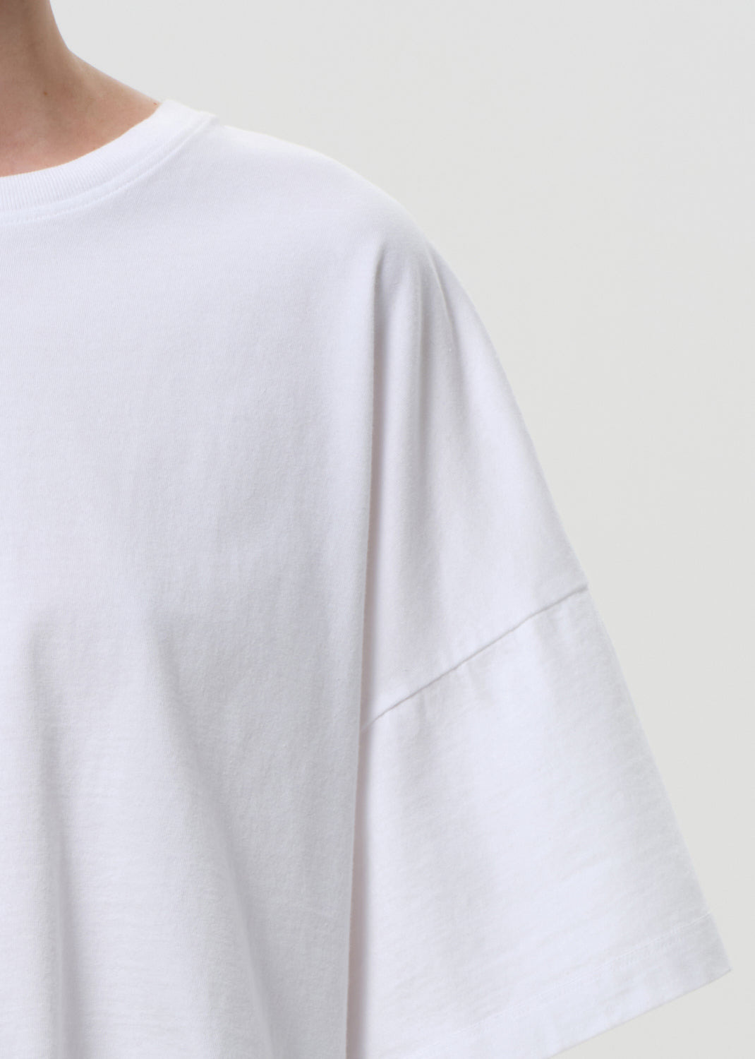 ARLI OVERSIZED CROPPED TEE IN WHITE - 6